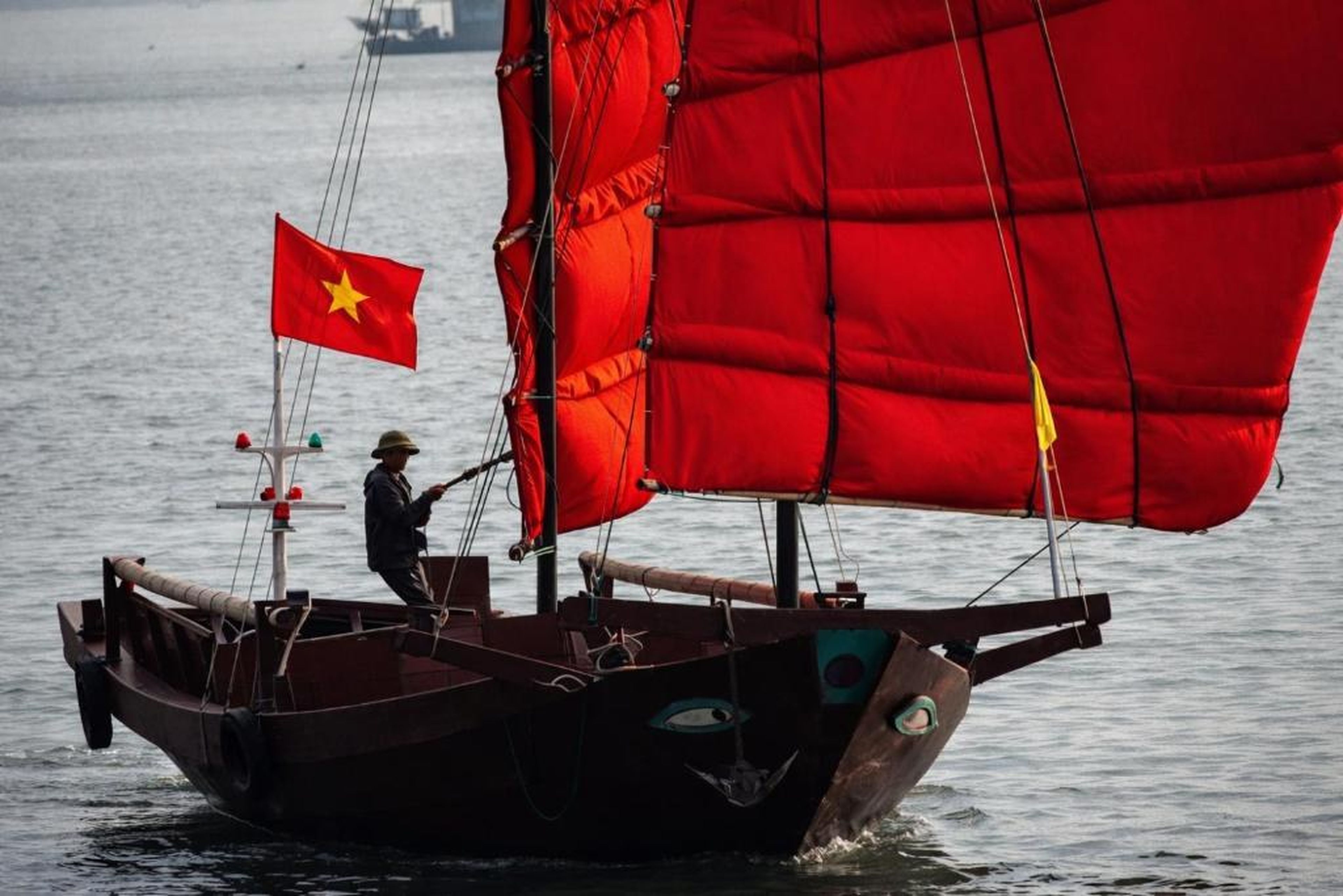 Private Sail Ha Long - Bai Tu Long - Hình 35