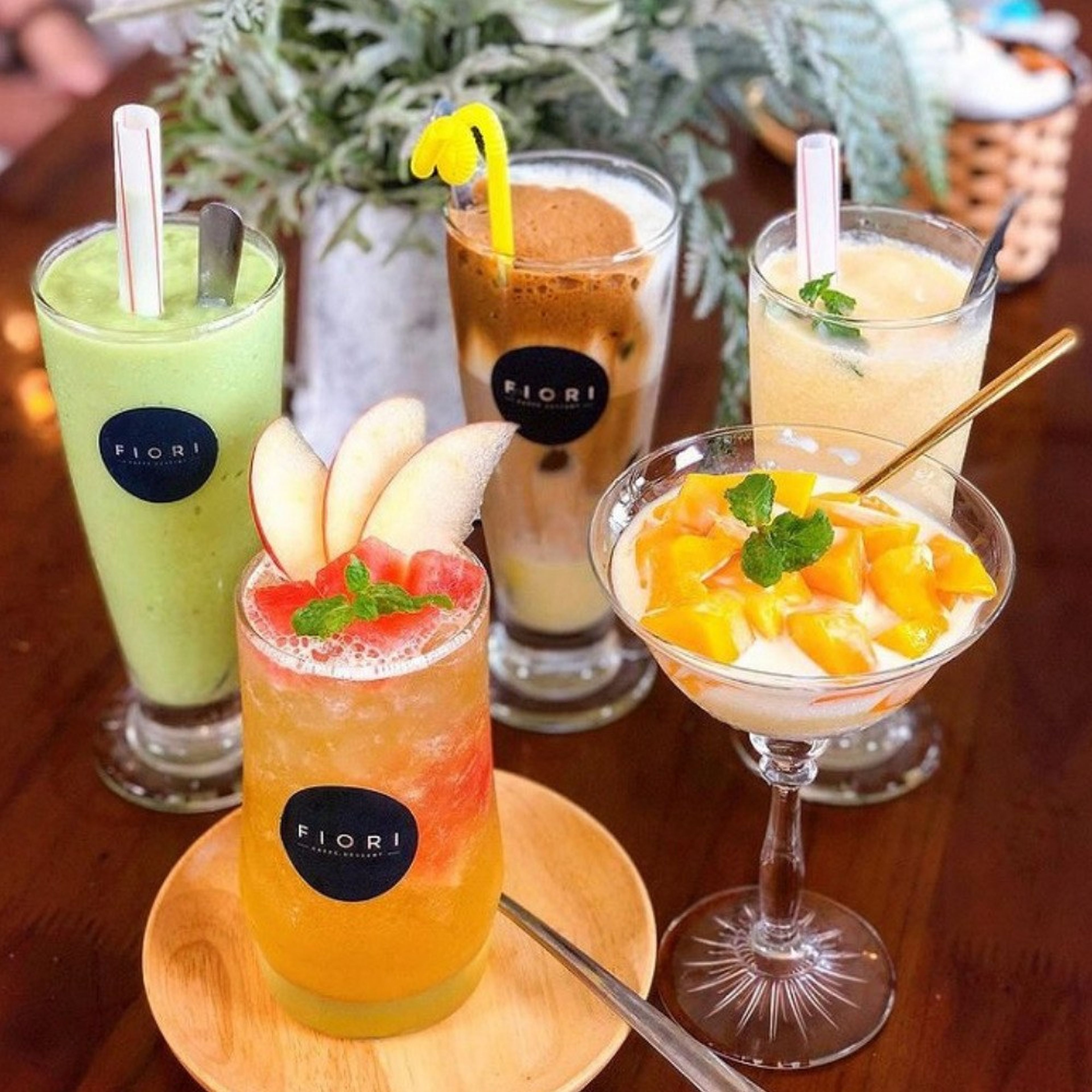 Fiori Caffe Dessert - Có một trời Âu xinh đẹp giữa lòng Hạ Long - Hình 5
