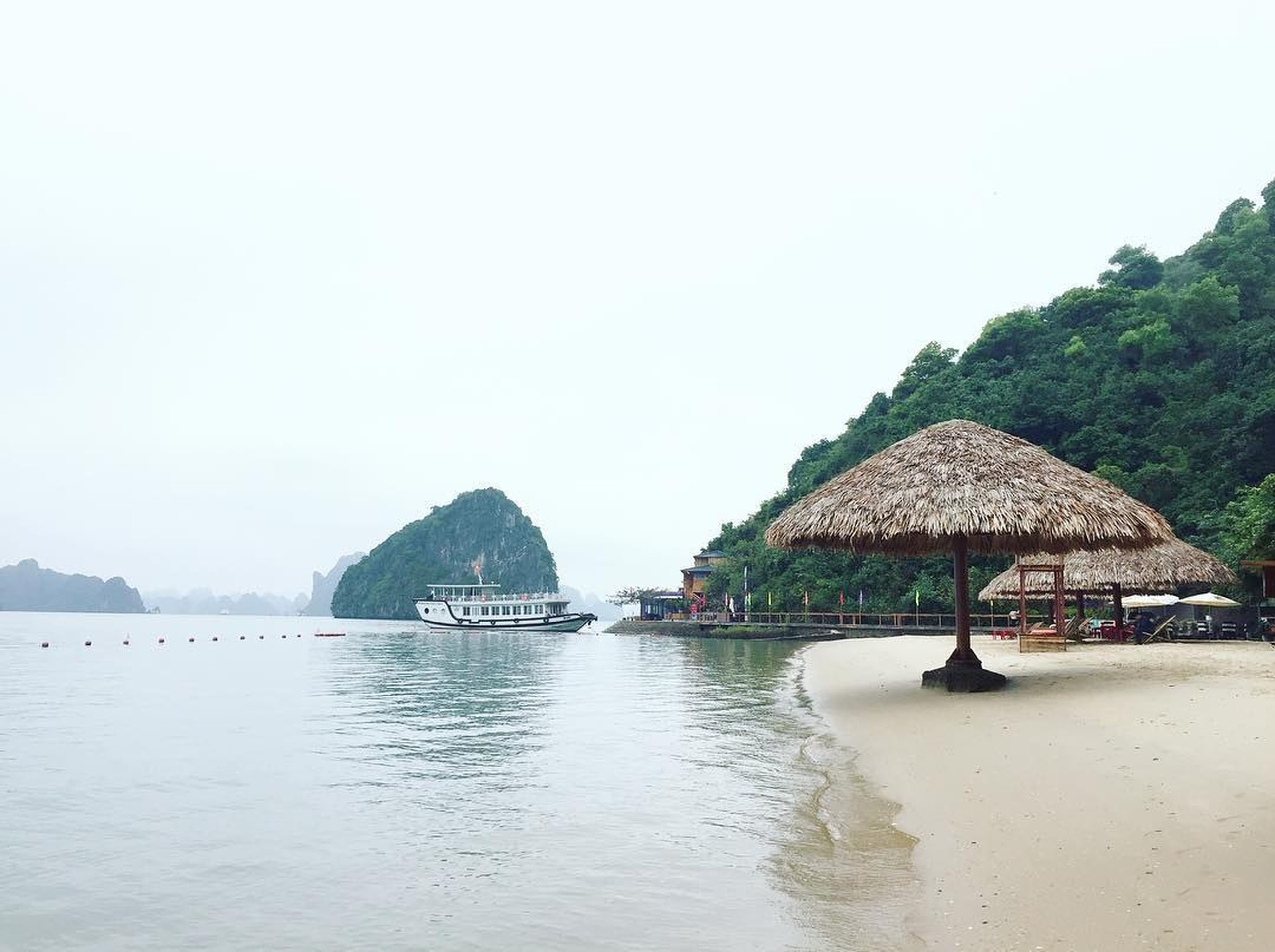 Đảo Soi Sim - Khám phá vẻ đẹp hoang vu giữa lòng Di sản vịnh Hạ Long - Hình 1