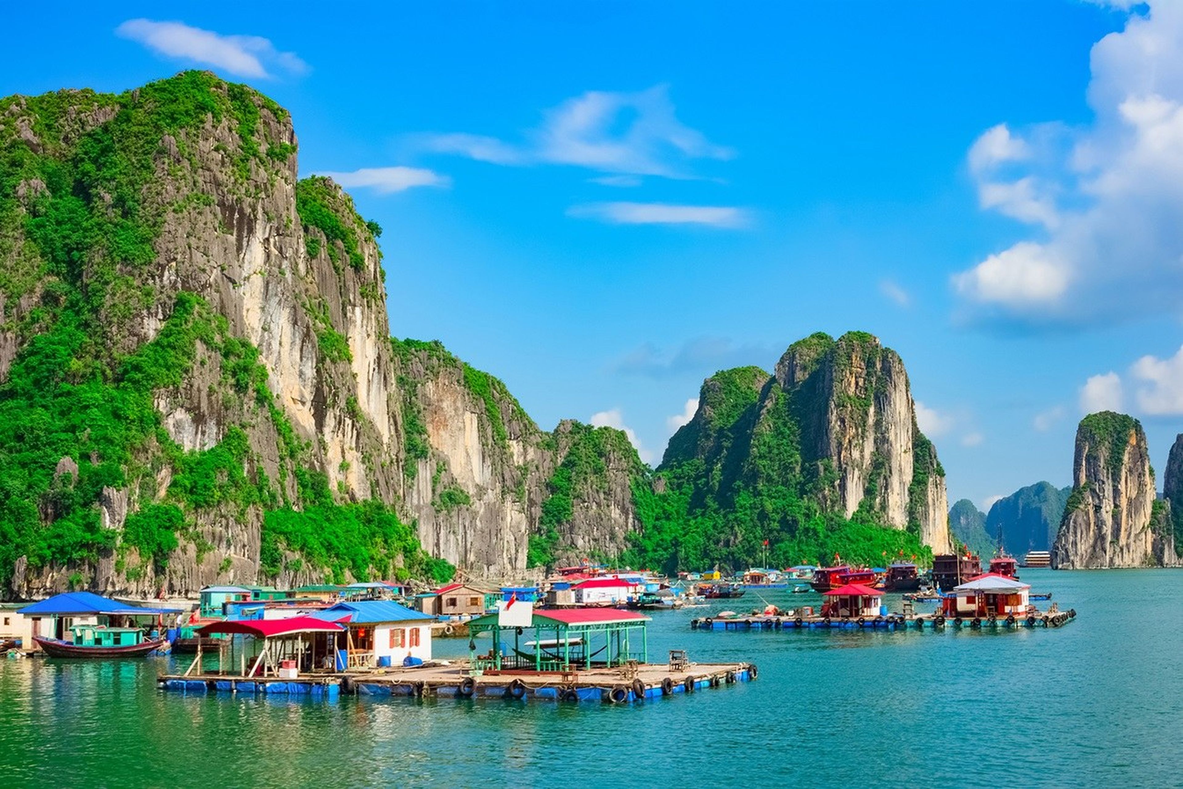 Làng chài Cửa Vạn - Ngôi làng nhỏ thanh bình giữa Vịnh Thiên Đường - Hình 16