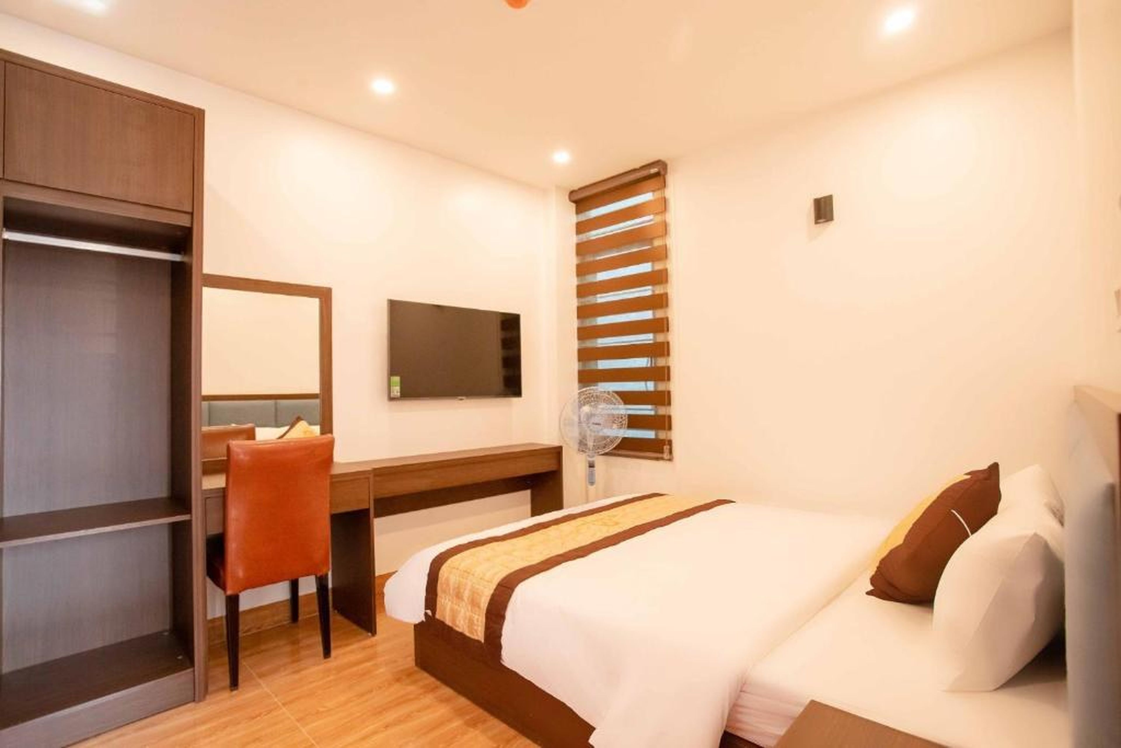 Duc Manh Hotel (Đức Mạnh Hotel) - Hình 1