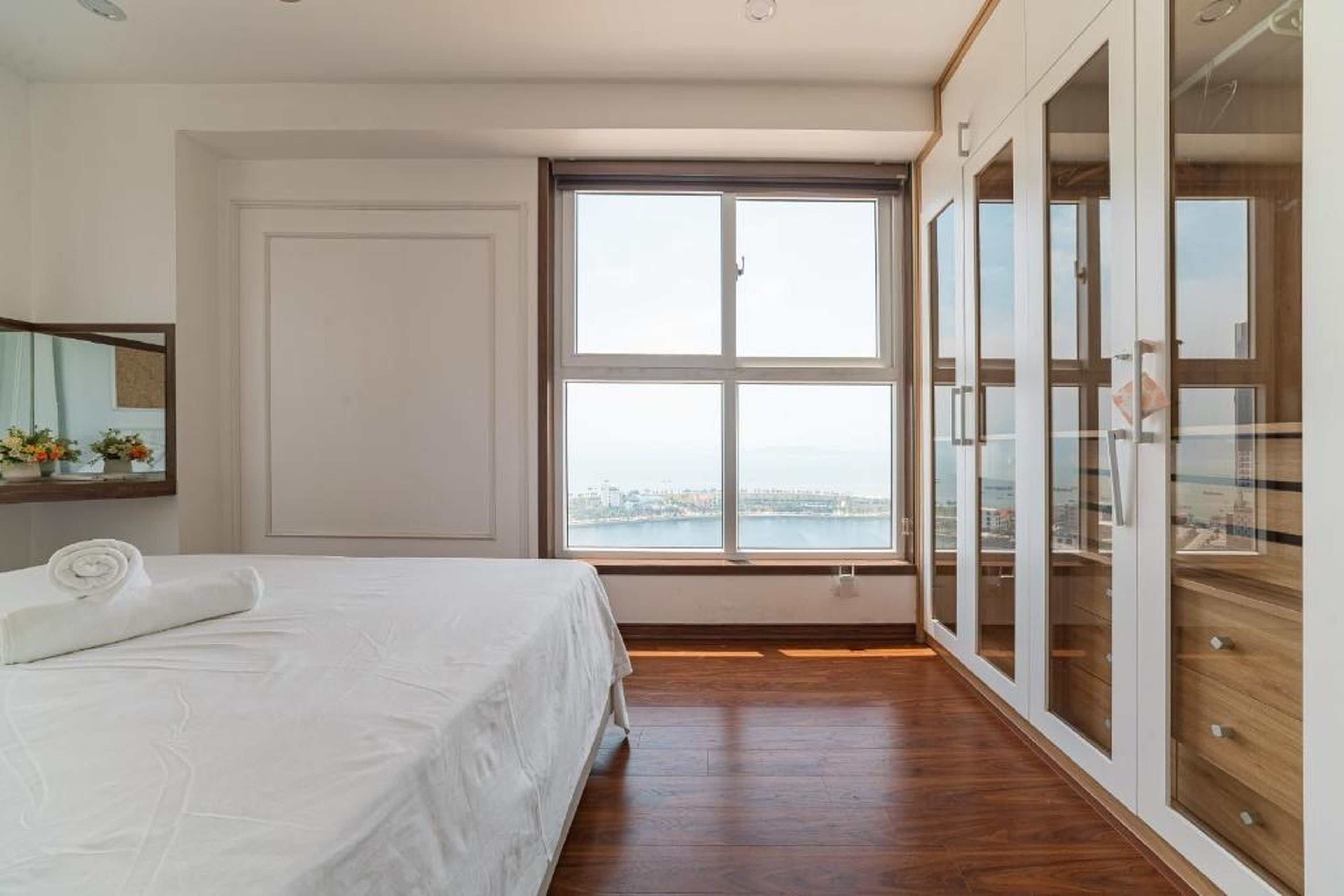 Three-bedroom house with sea view - Hình 12