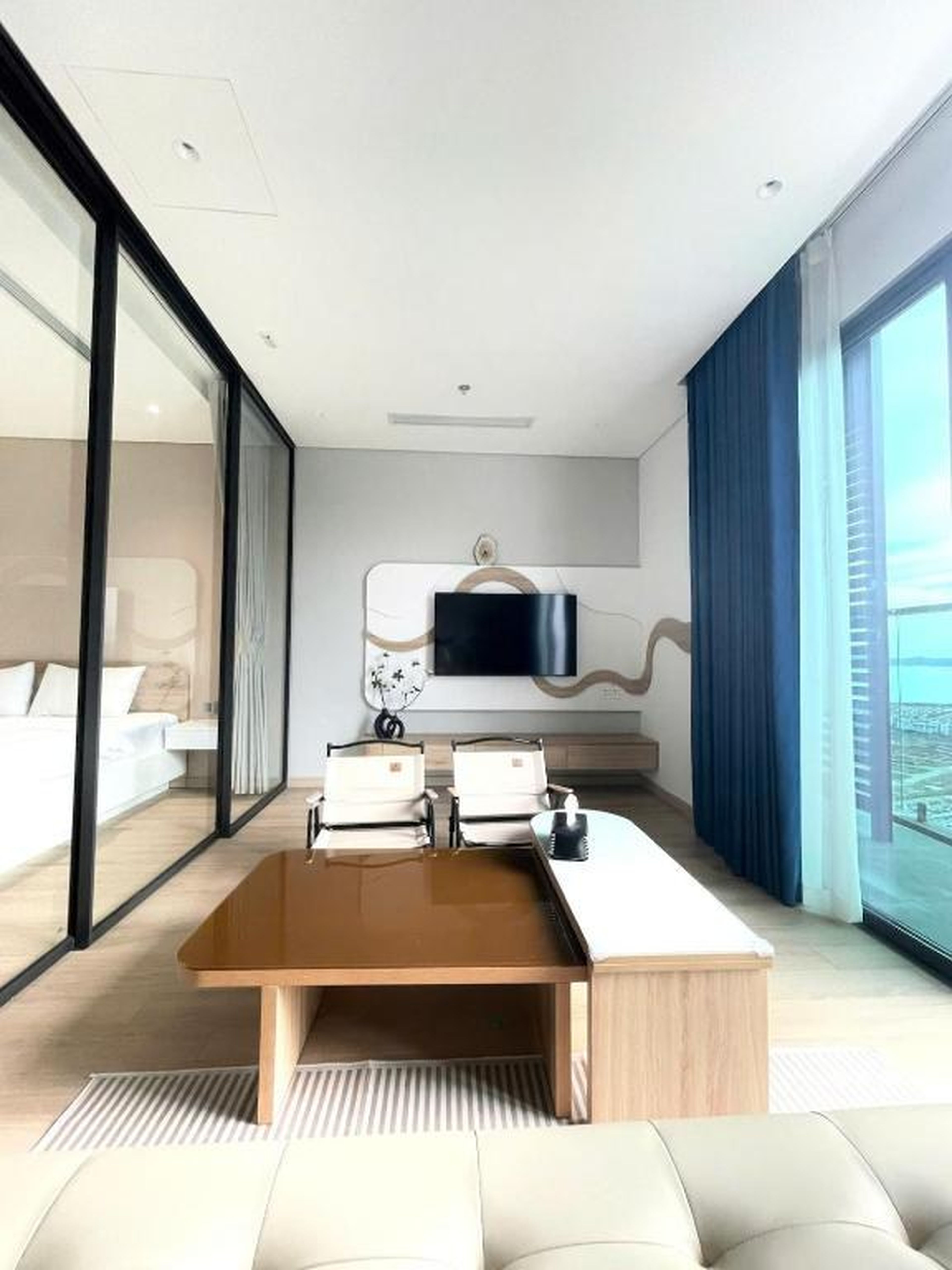 High-rise apartment with ocean view at The Holiday Ha Long - Hình 19