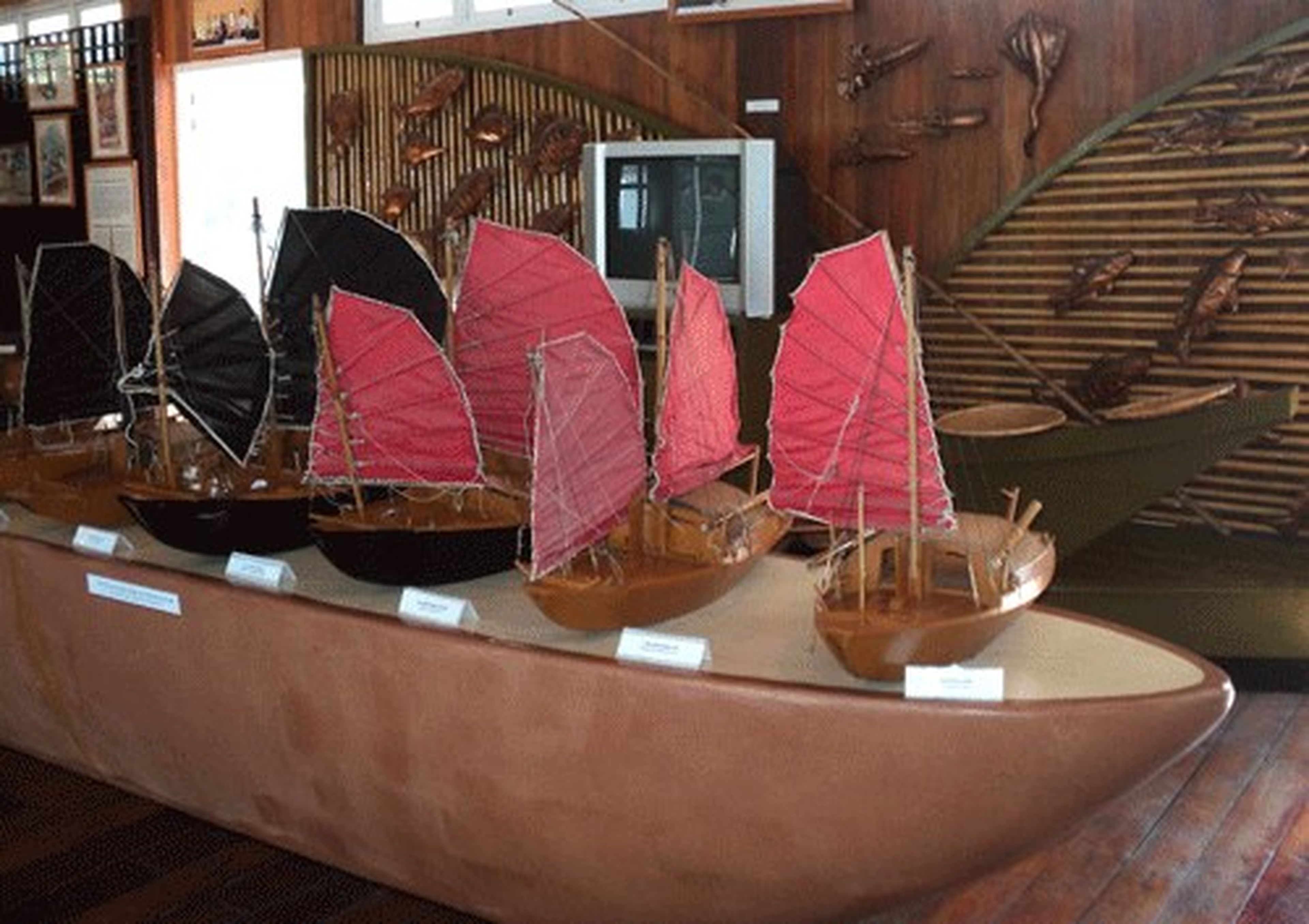 Cua Van Floating Cultural Center – a floating museum on Ha Long Bay - Hình 9