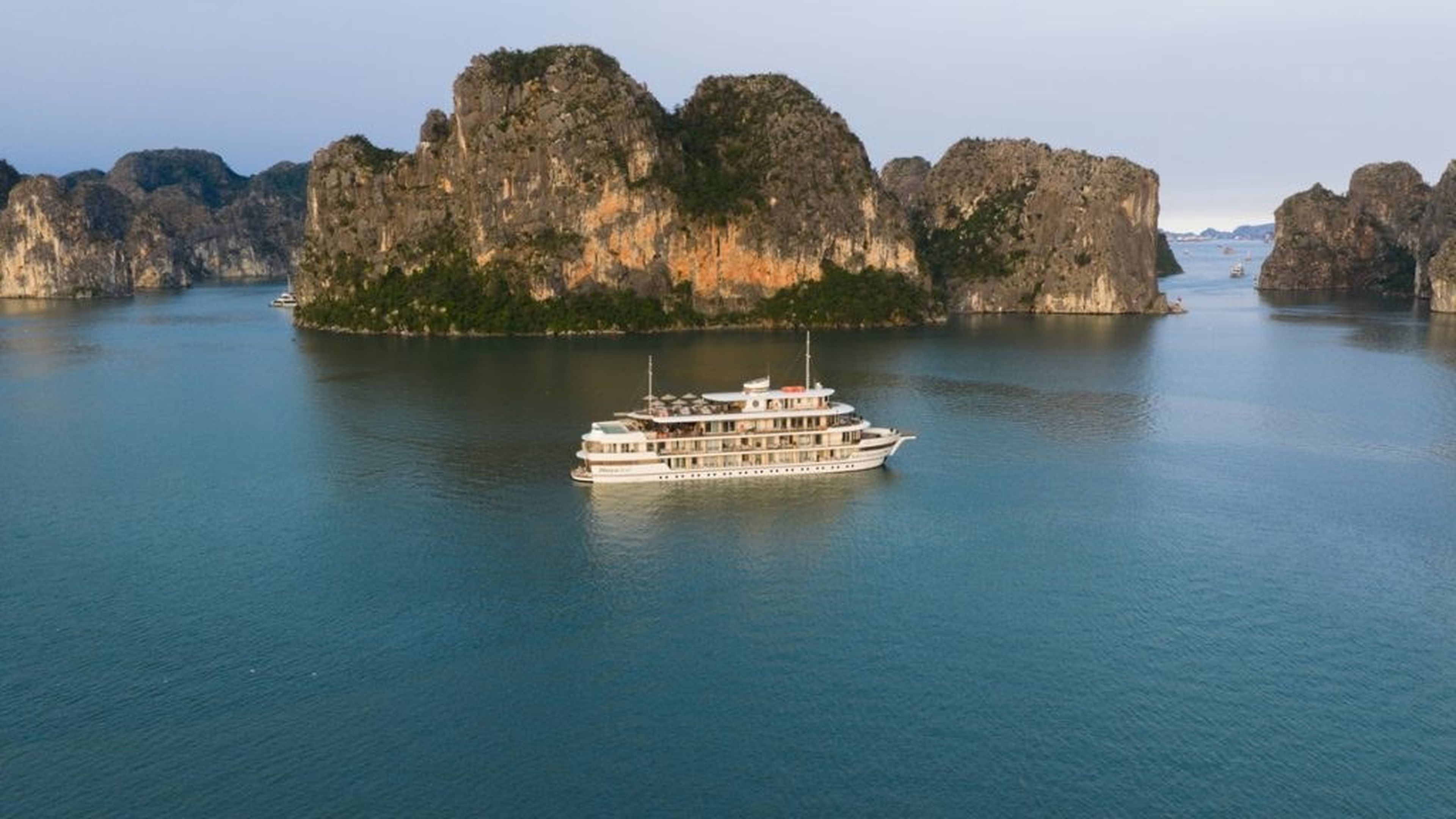 Top 7 Best-Value, Luxury Ha Long Bay Cruise Packages for Summer 2026 - Hình 9