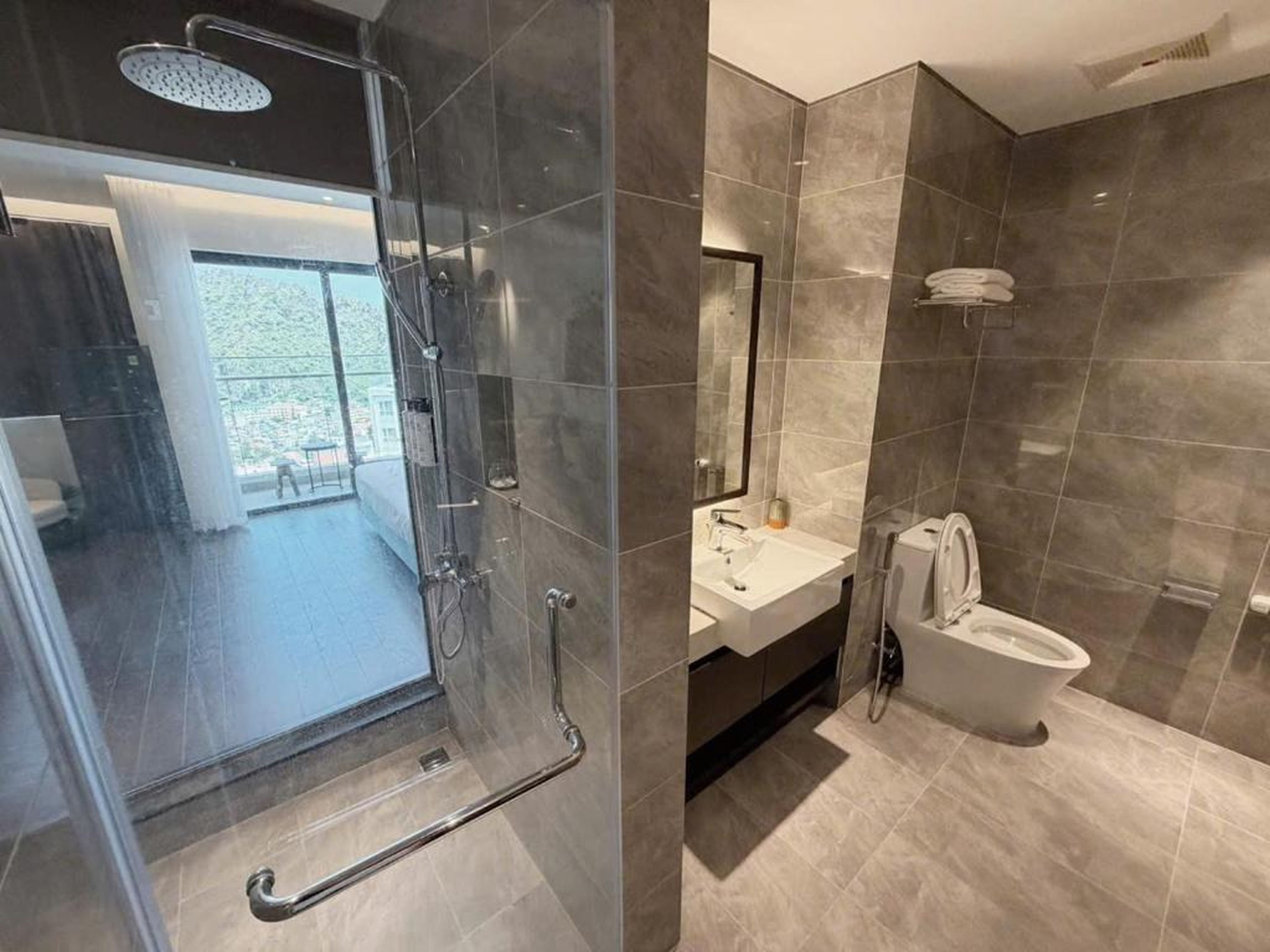 Sapphire Ha Long Apartment - Sea View - Hình 30