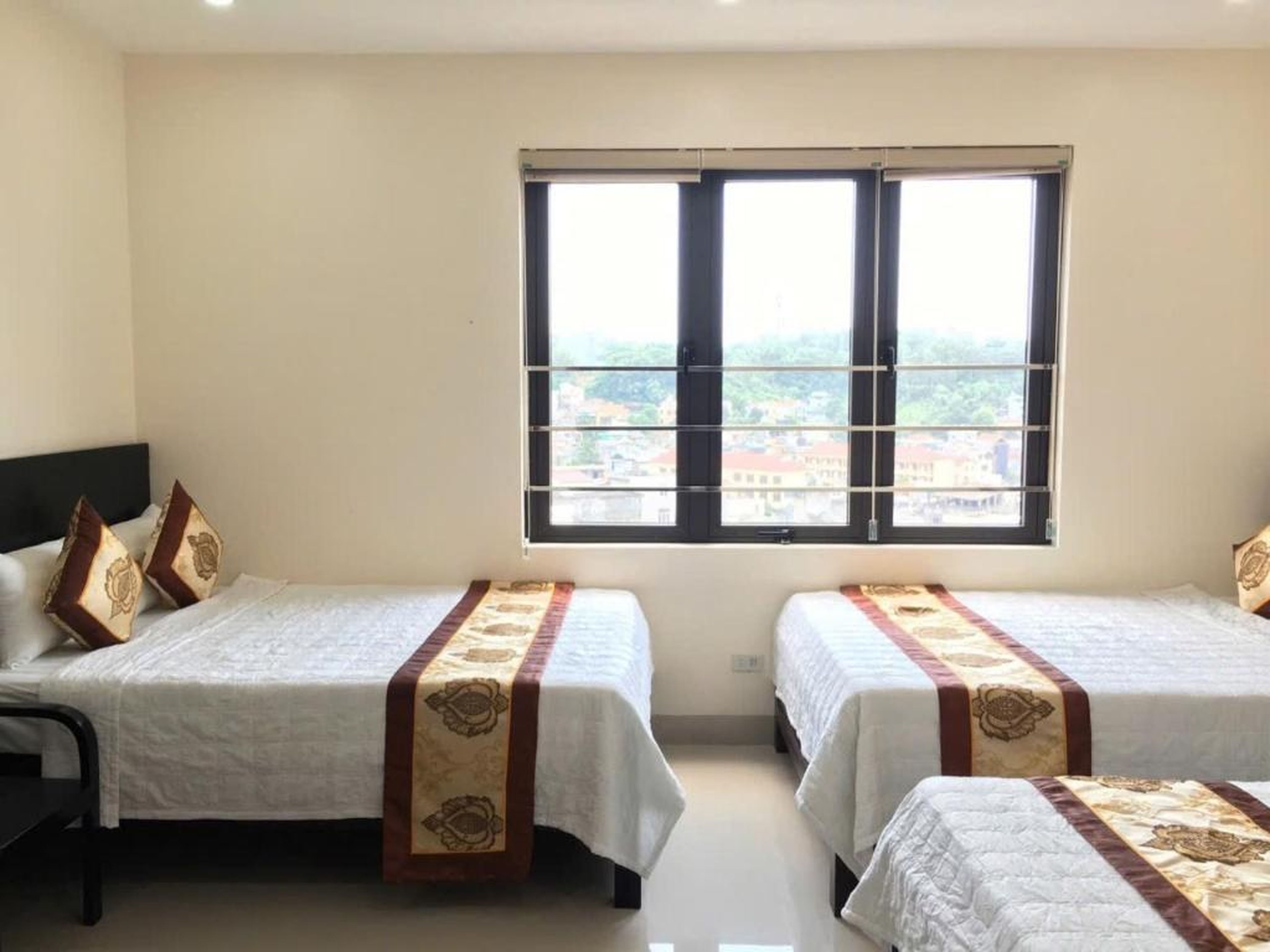 Hotel in central HaLong bay, very friendly, spotless, spacious and airy - Hình 6