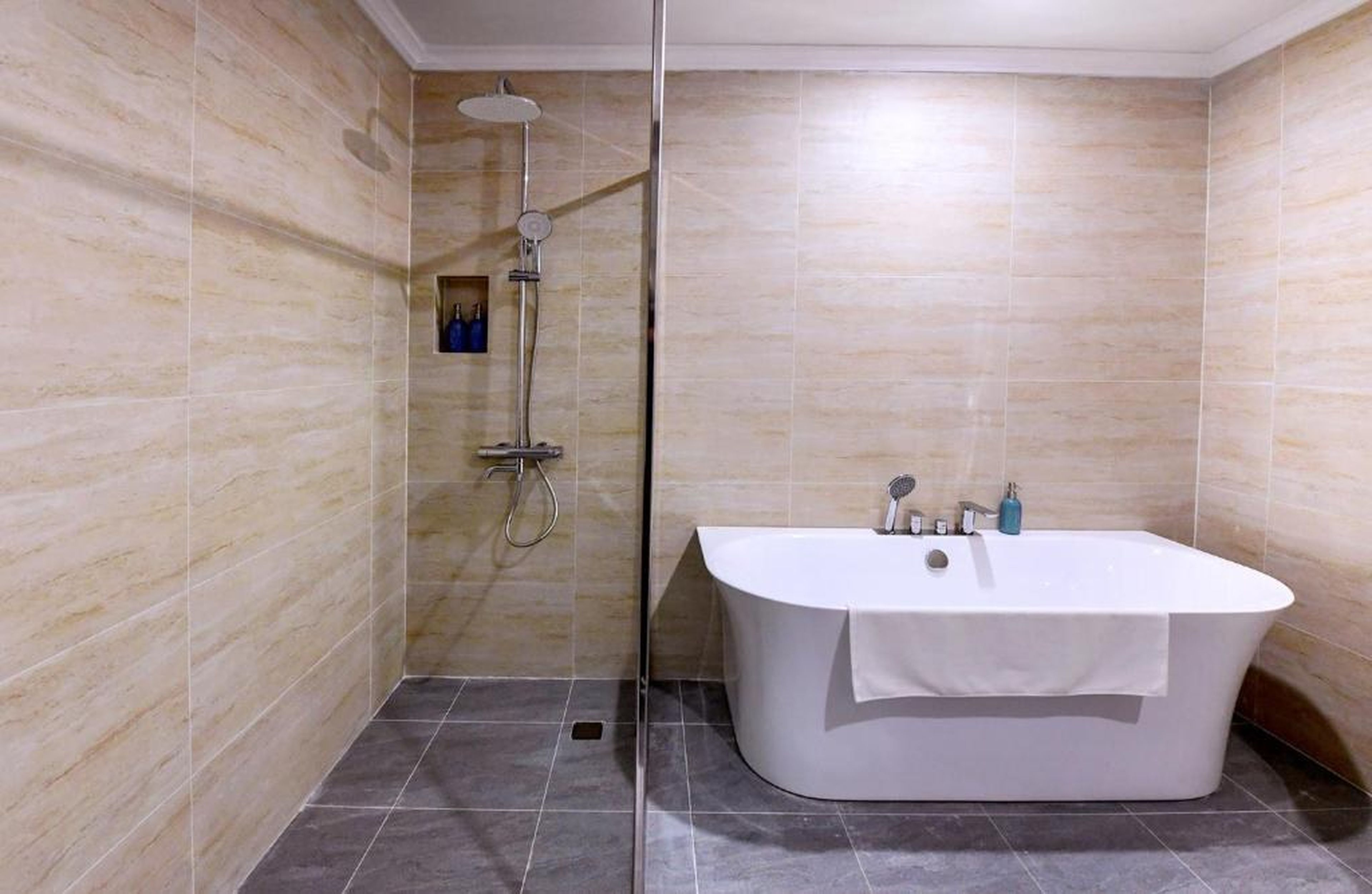 Centara Hotel & Residences Van Don - Hình 9