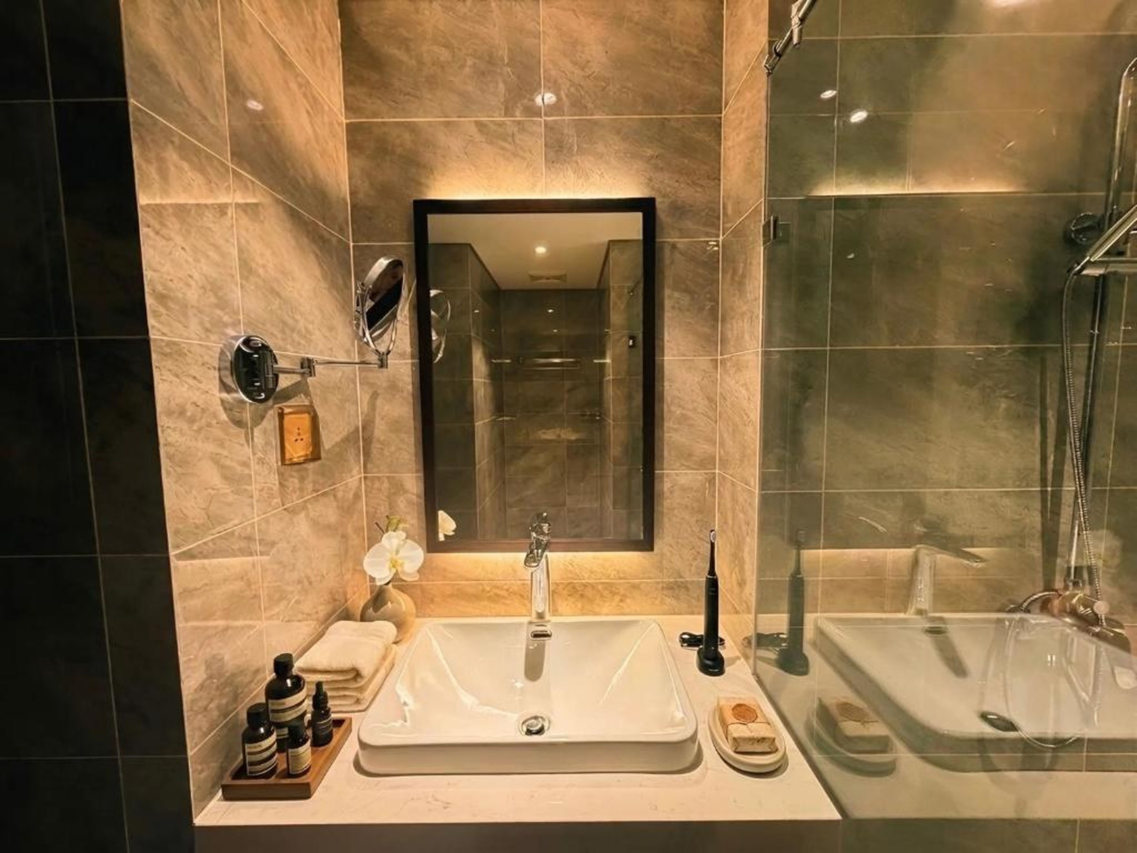 Studio, 2BR Ocean View Apartment - The Sapphire Ha Long - Hình 20