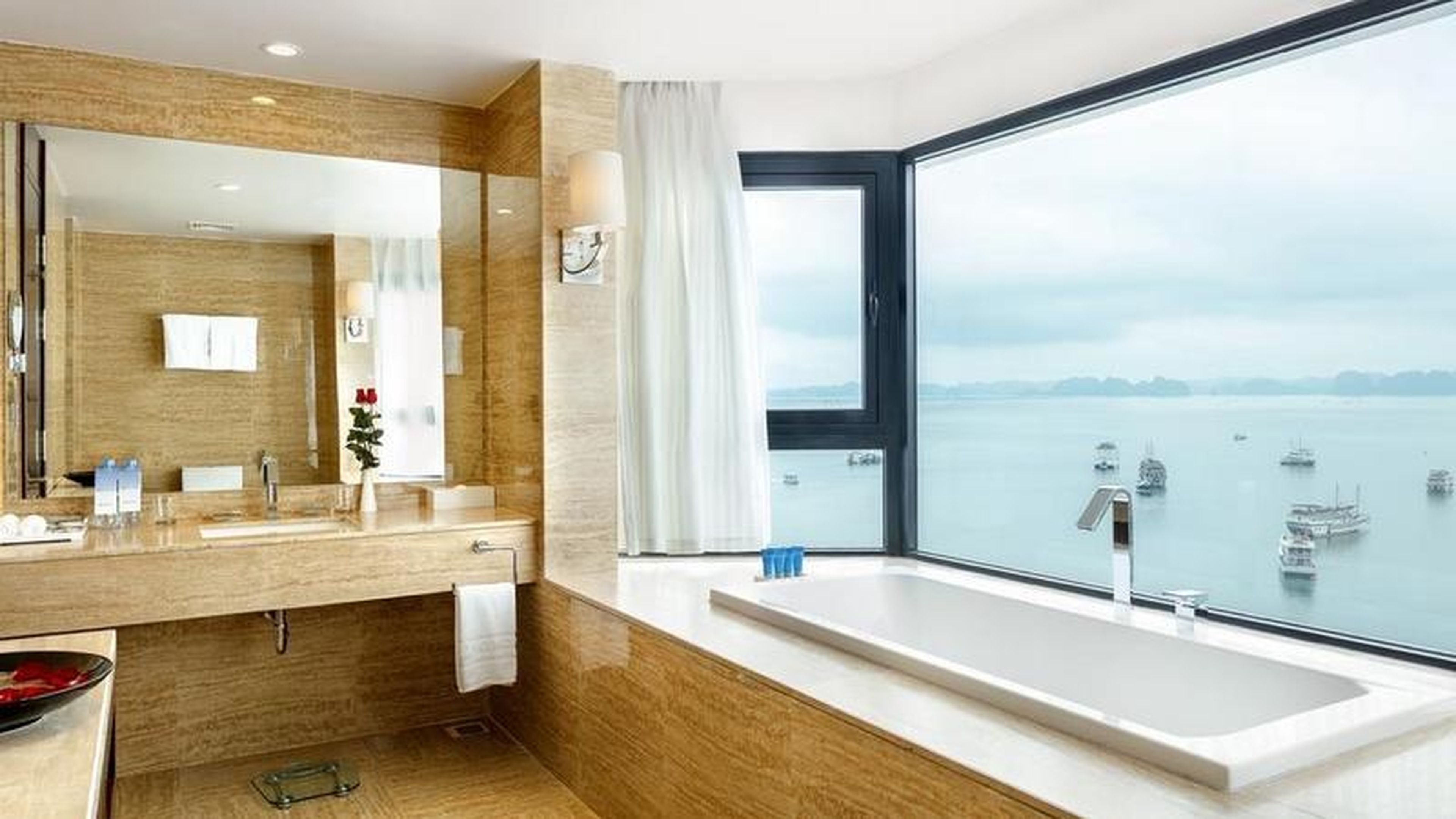 Chiêm ngưỡng trọn vẹn cầu Bãi Cháy tại khách sạn Wyndham Legend Hạ Long - Hình 8