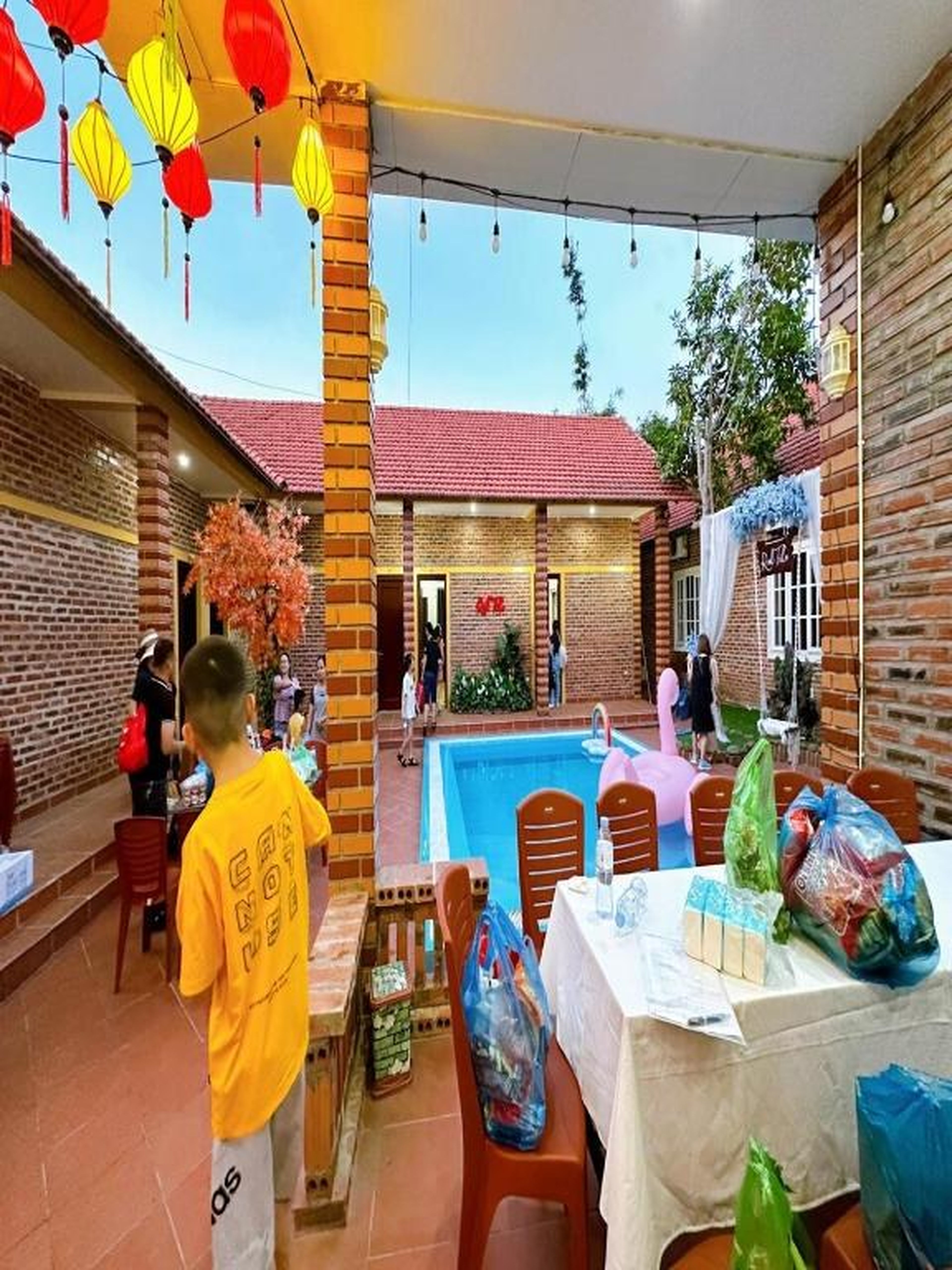 Chuỗi Homestay 8 ngủ bể bơi riêng - gần biển tại Tuần Châu - Hình 8