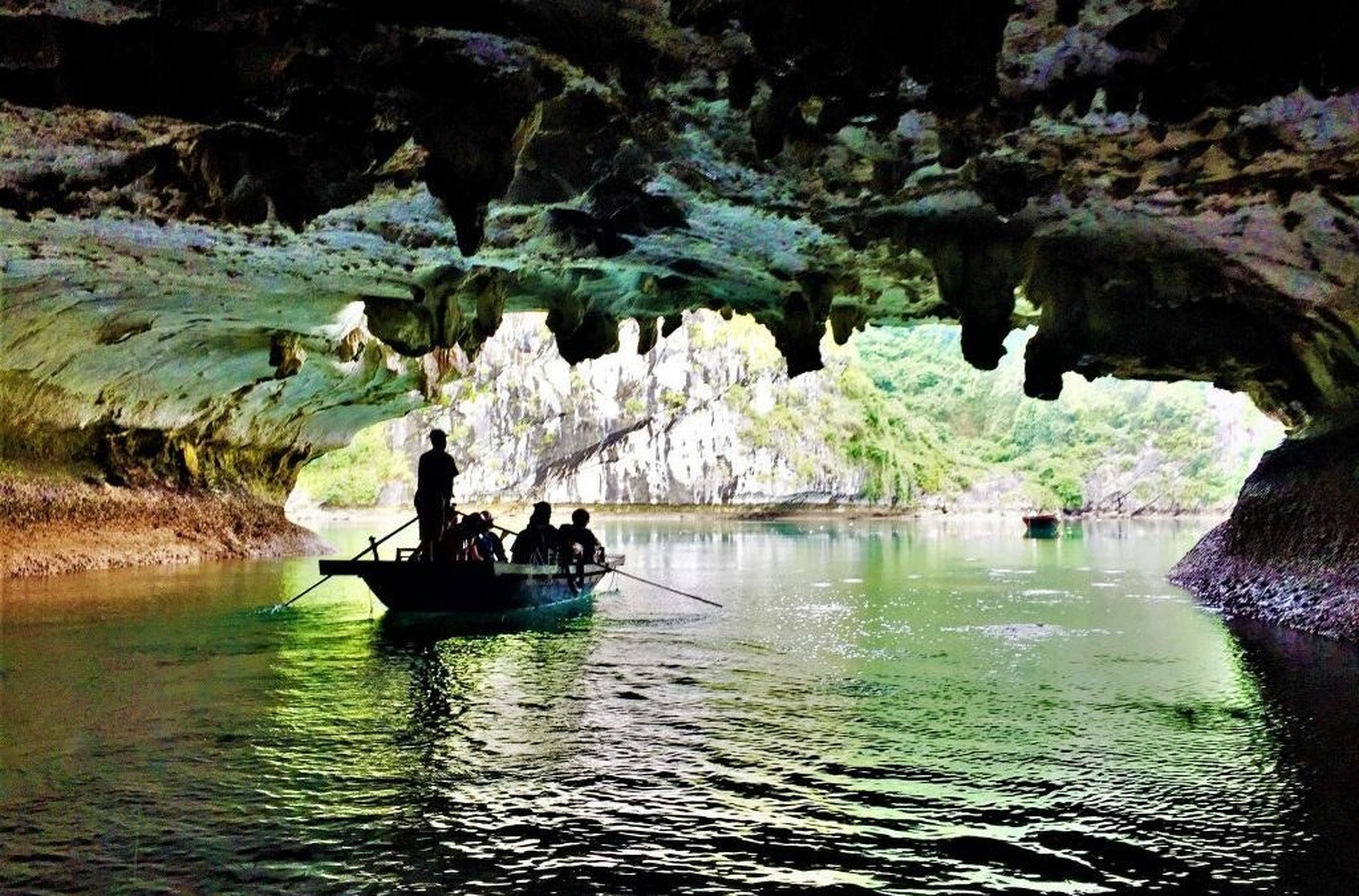 Hang Sáng Tối - Chèo thuyền Kayak khám phá hang động đầy huyền bí - Hình 2