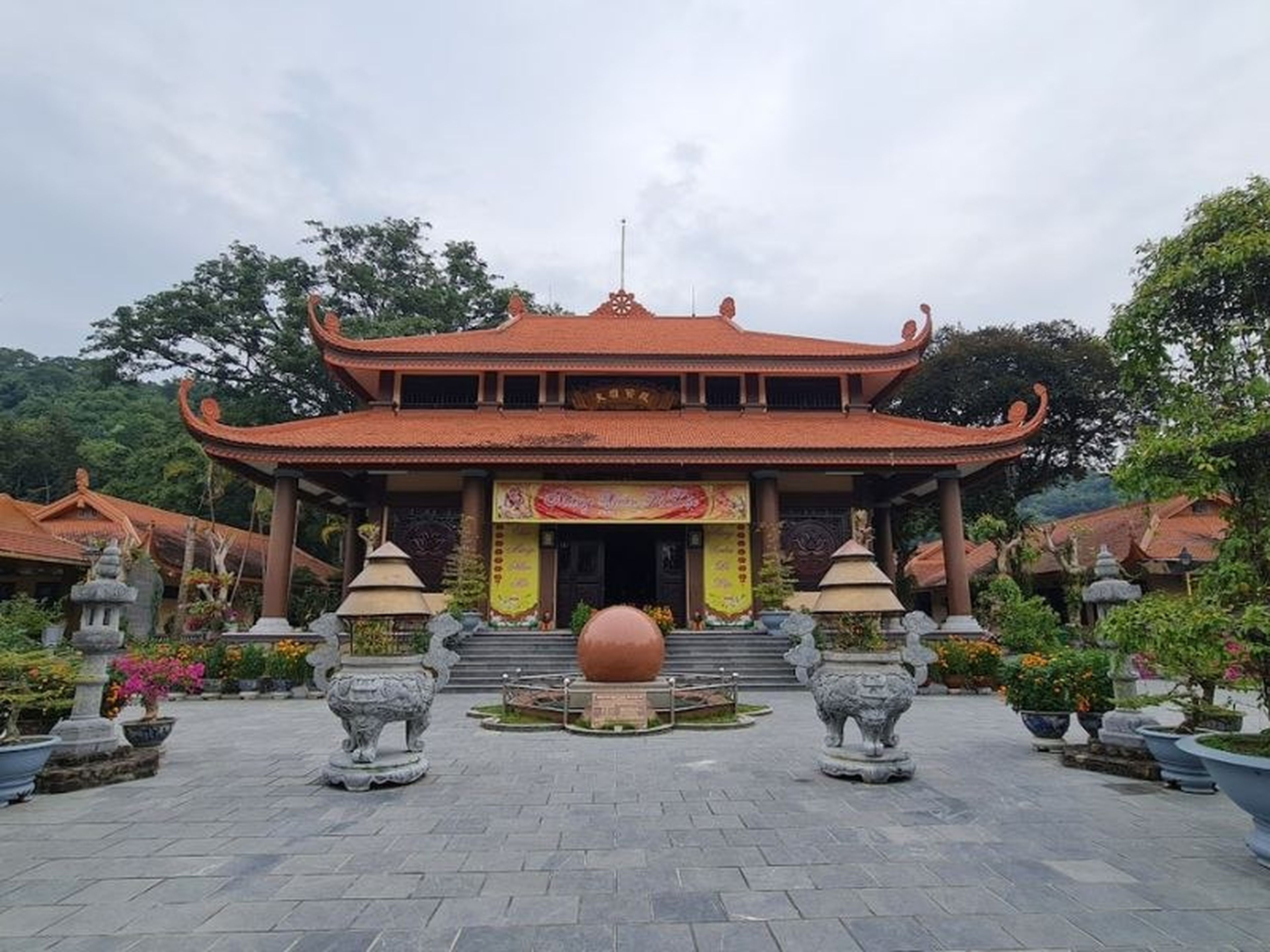 Top 15 danh lam thắng cảnh Uông Bí không thể bỏ lỡ - Hình 3