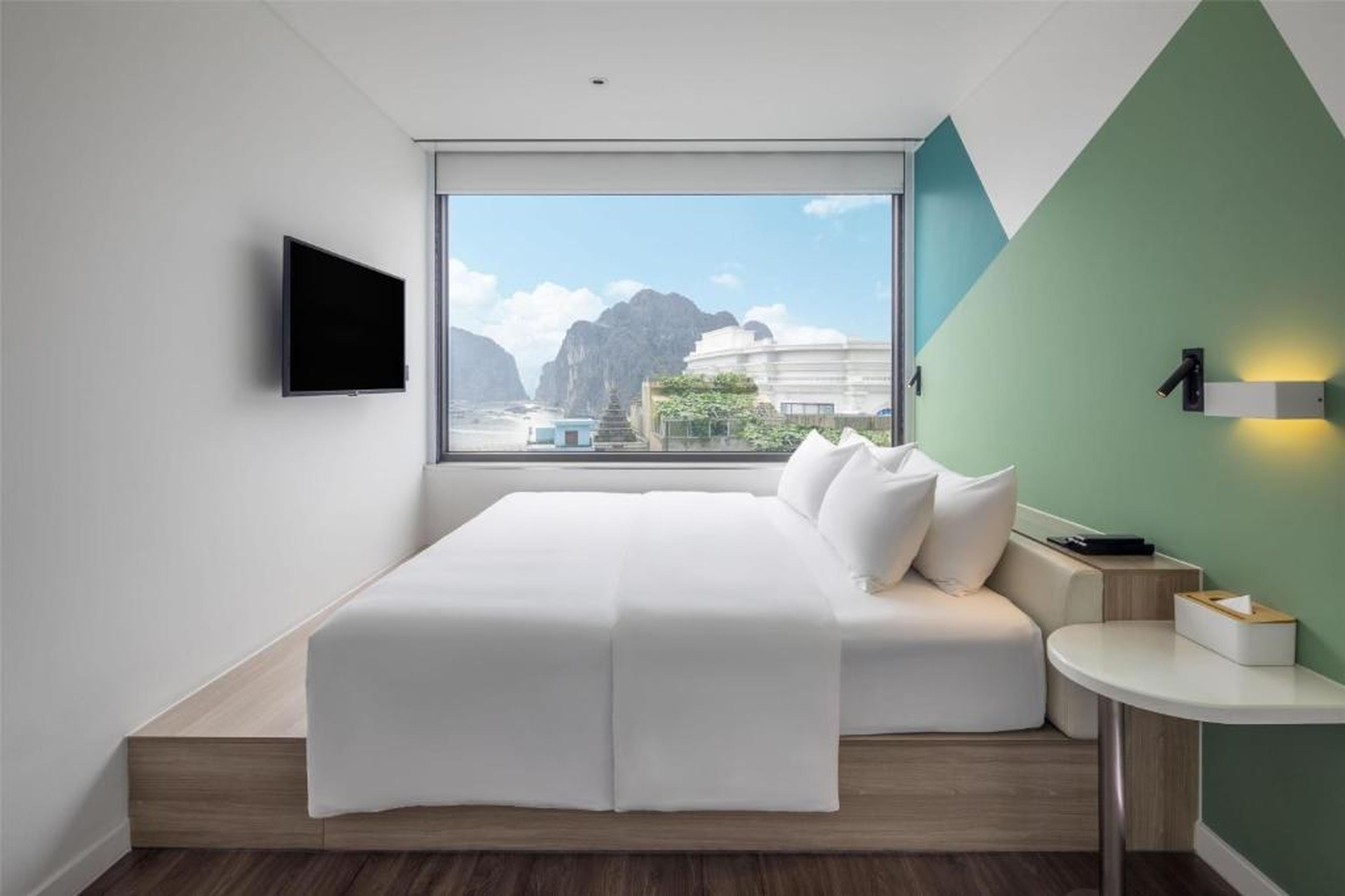 Tru by Hilton Ha Long Hon Gai Centre - Hình 12