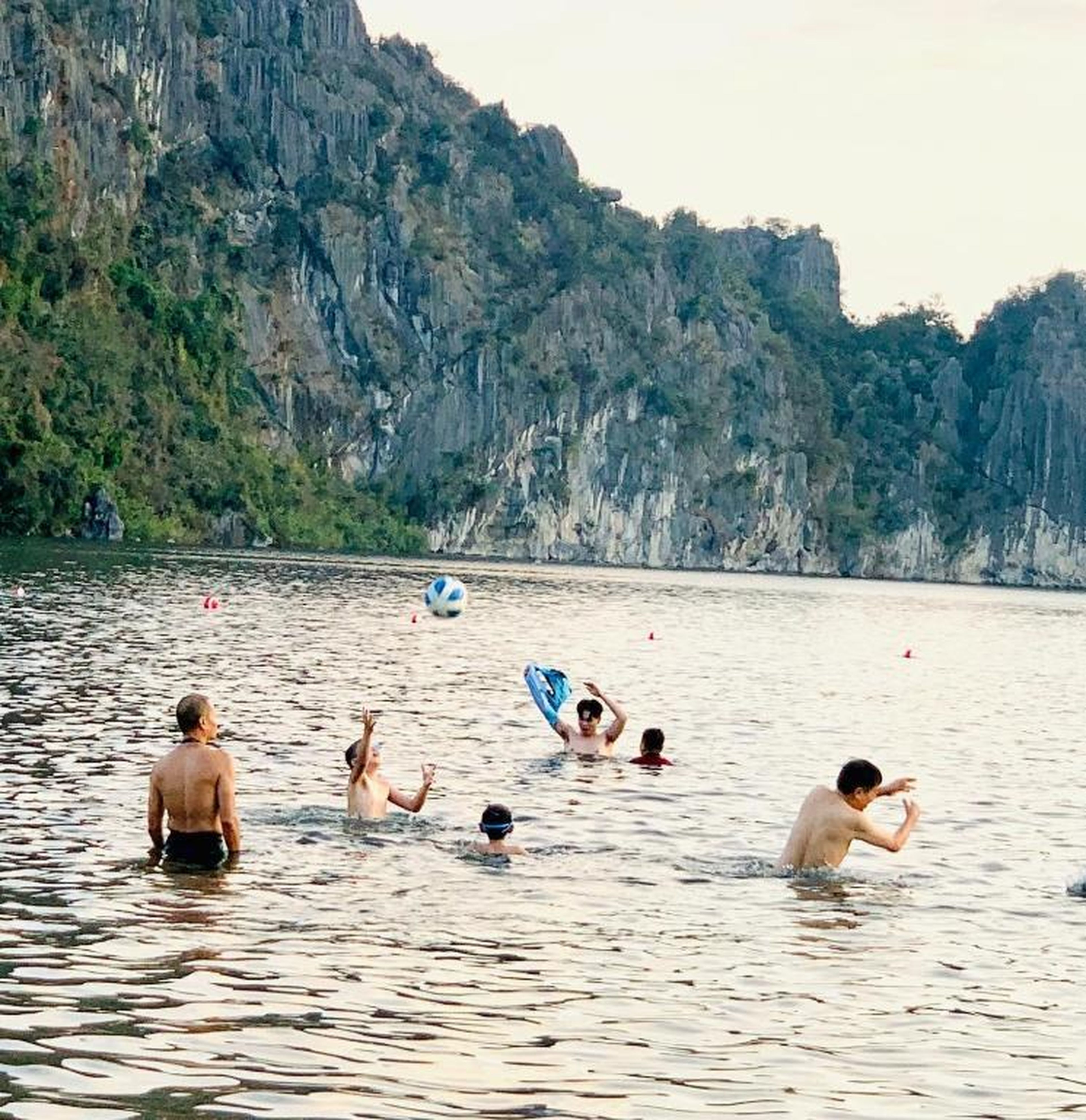 Homestay Phuong Thao Luxcity Cam Pha - Hình 11