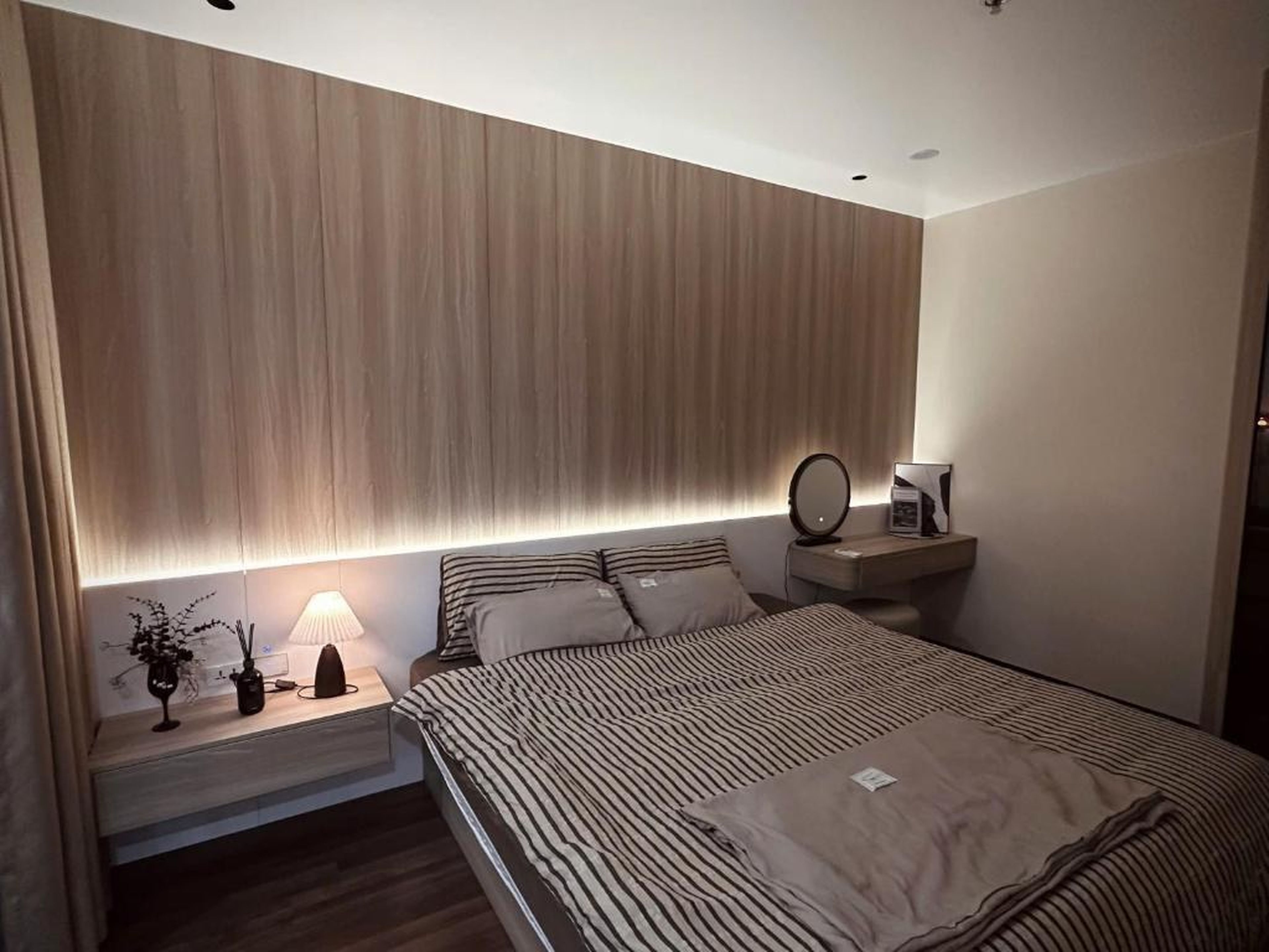 Apartment on 20th & 31st floor, Bai Chay Bridge & Ha Long Bay view - Hình 16
