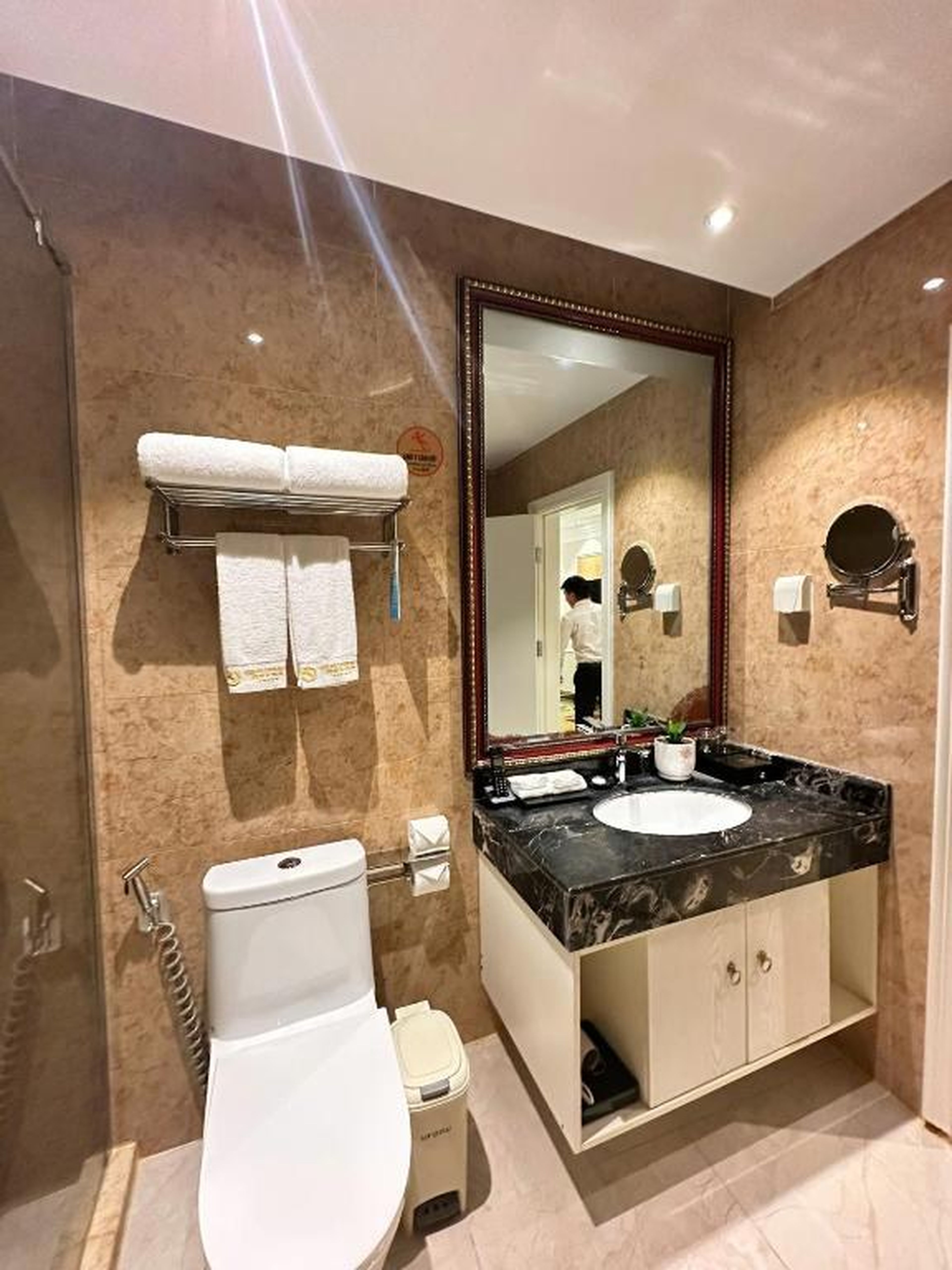 Hồng Vận Grand Hotel Móng cái - Hình 28