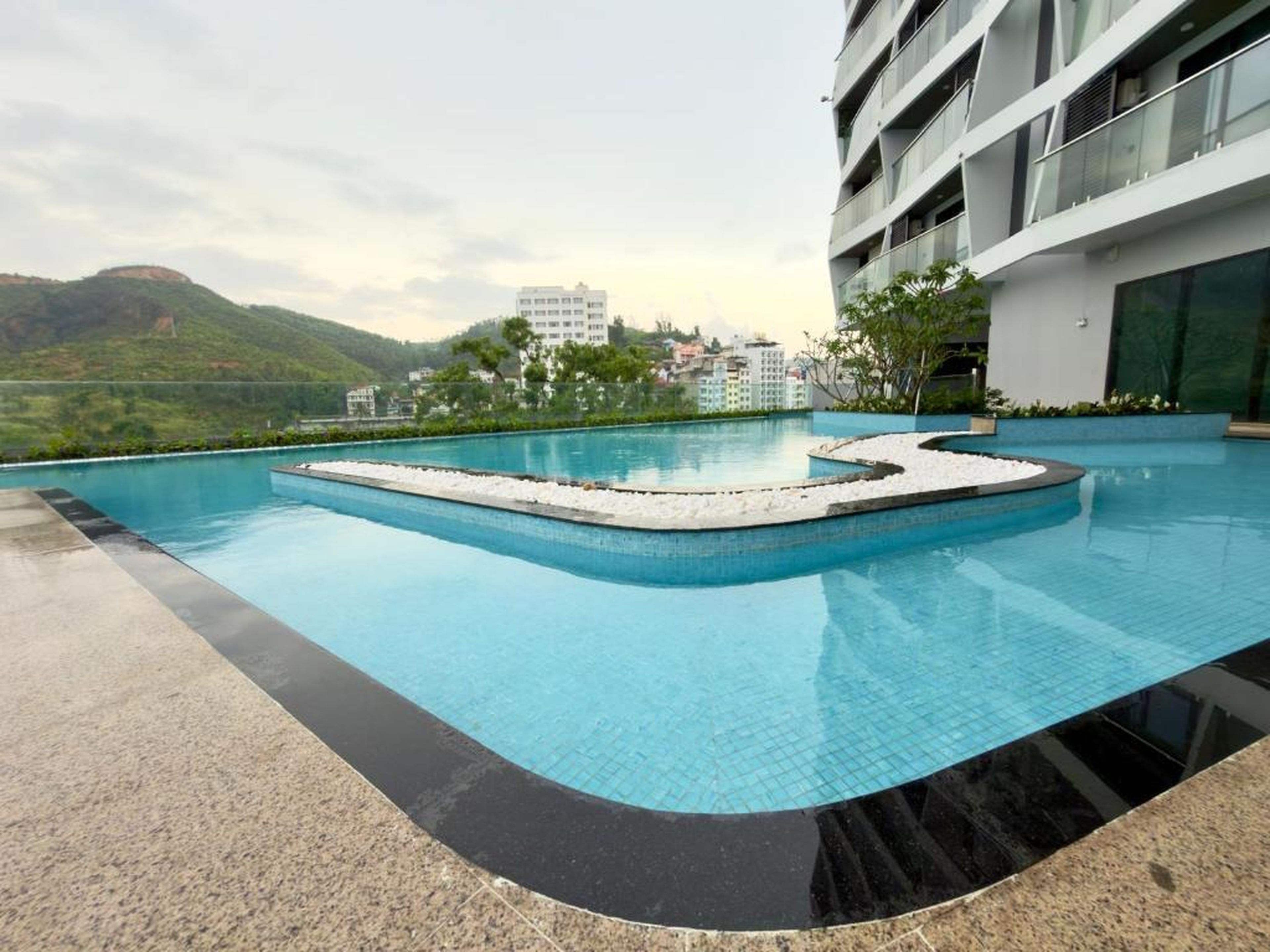 The Holiday Hạ Long-Bay Chill - Hình 8