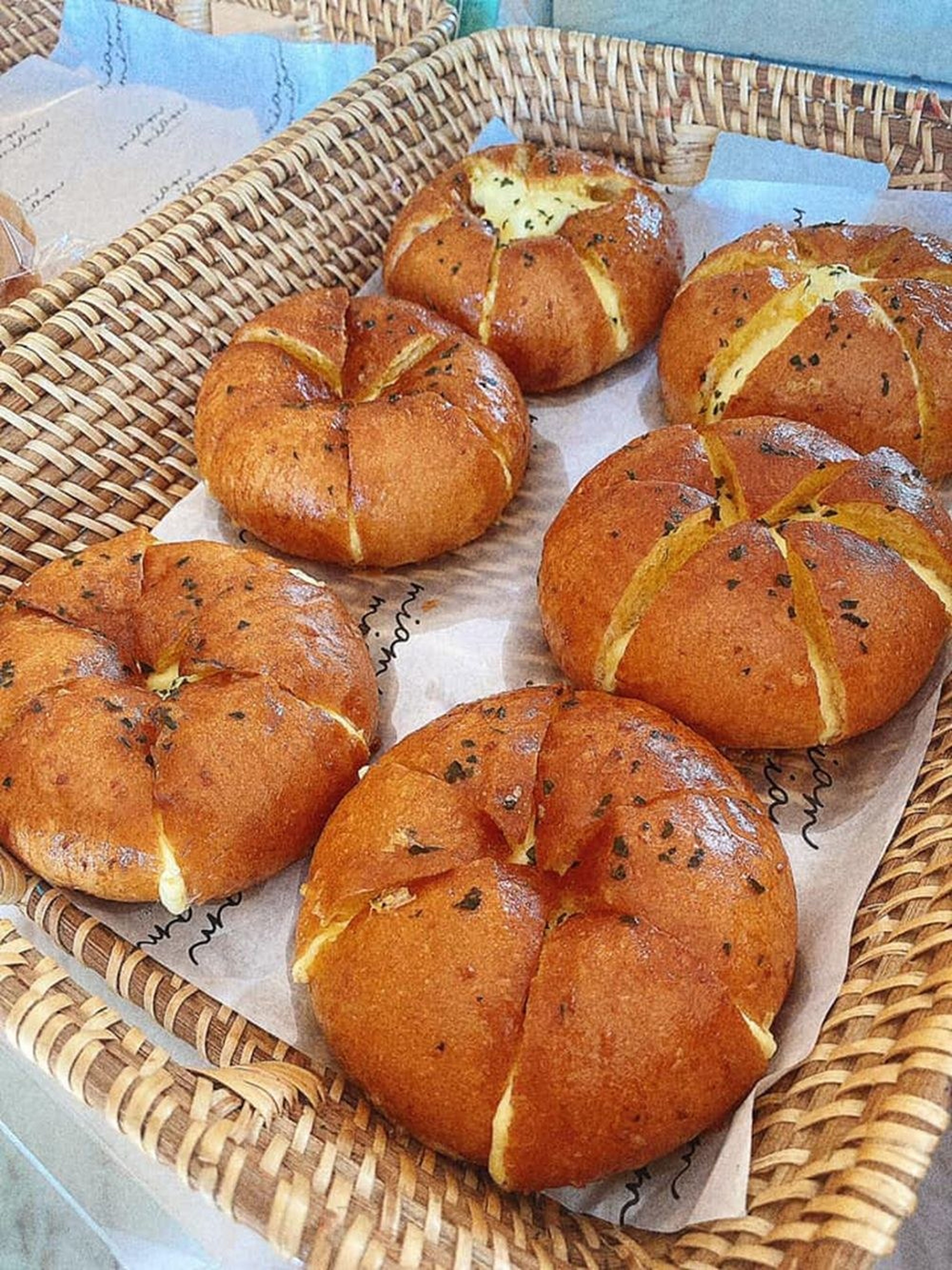 Miam Miam Bread & Cafe - Tiệm bánh trà mộng mơ - Hình 16