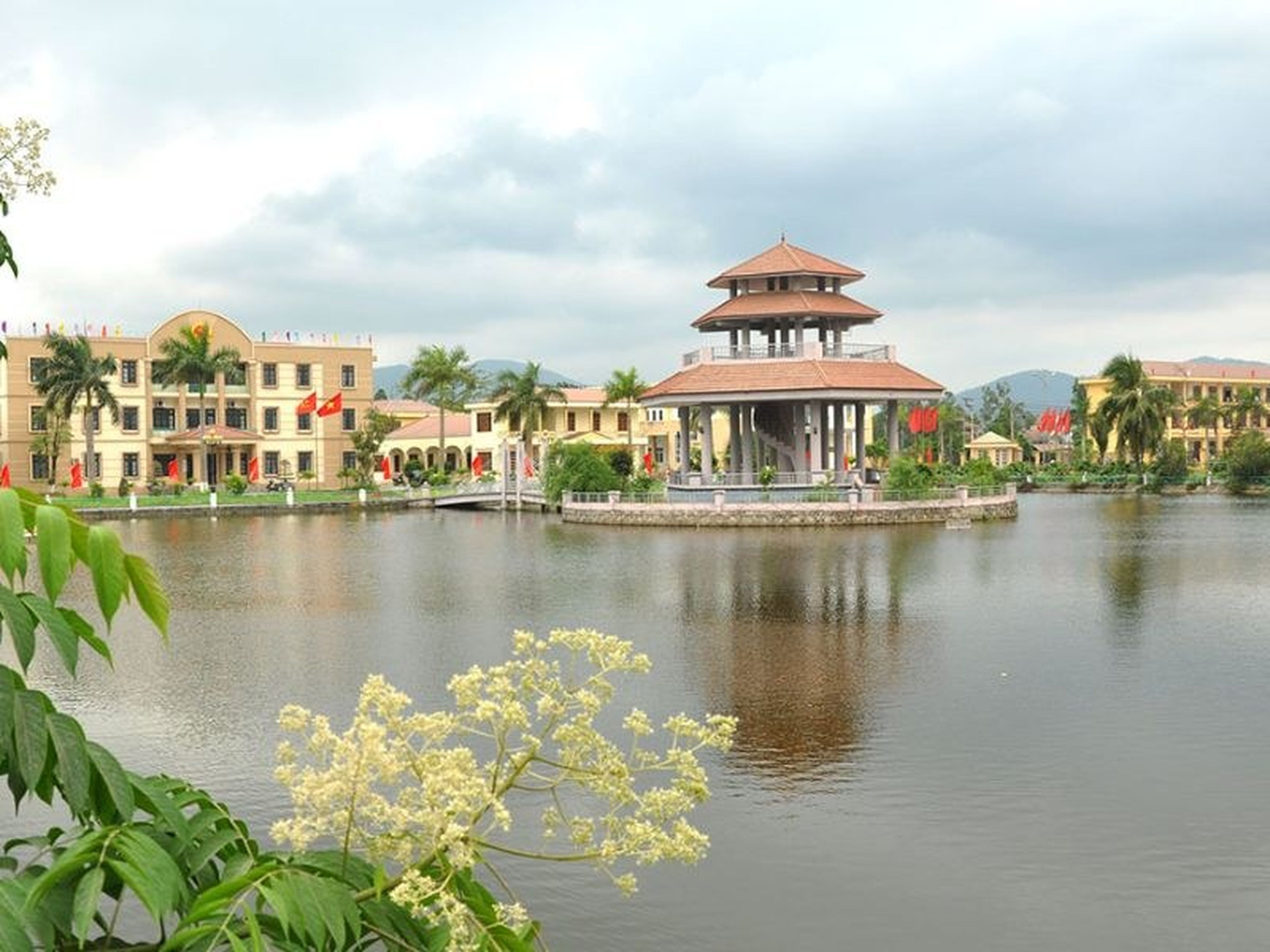 Top 15 danh lam thắng cảnh Uông Bí không thể bỏ lỡ - Hình 9