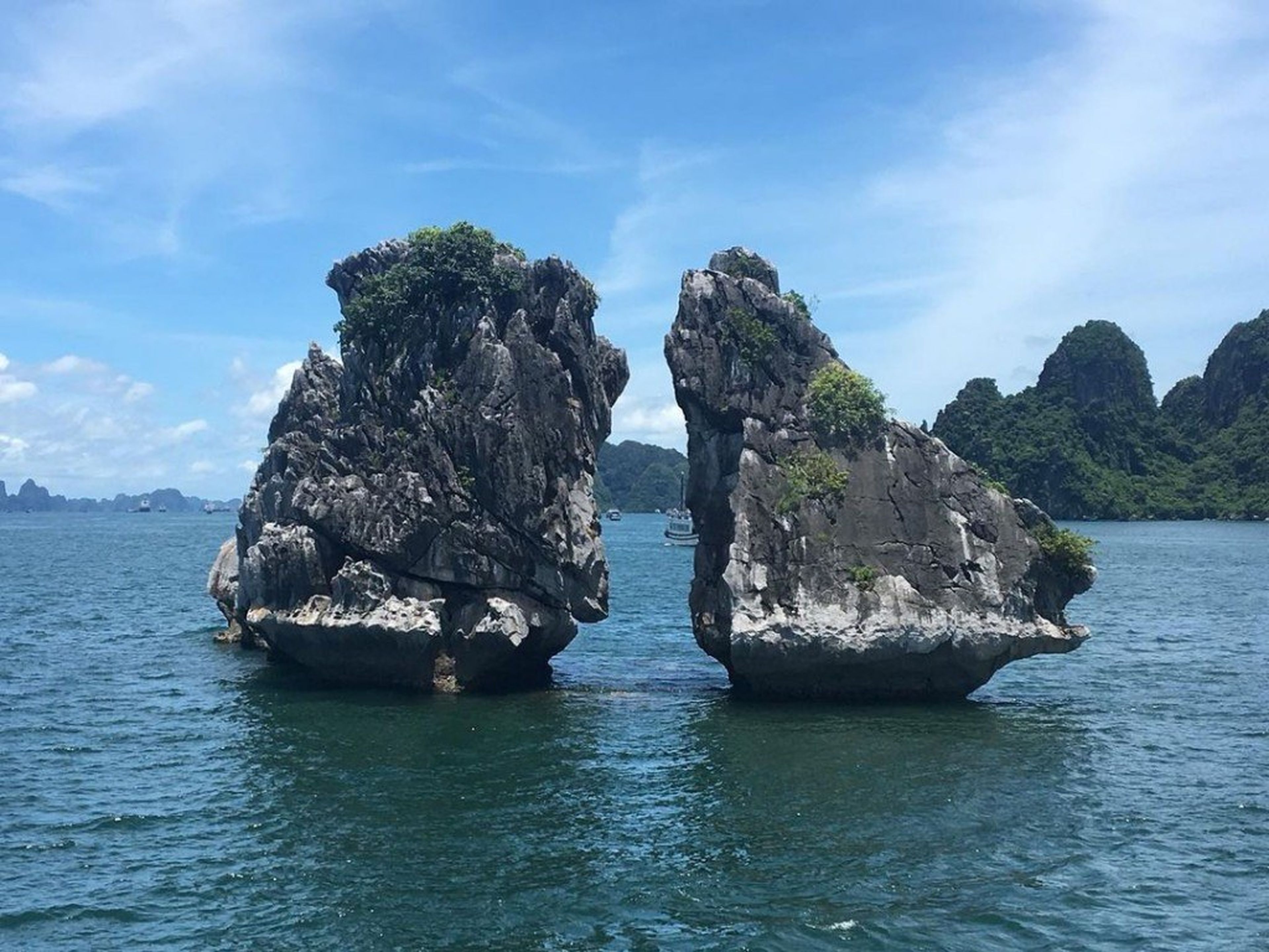 1-Day Ha Long Tour: Luxury Leisure on Hana Premium Cruise - Hình 4