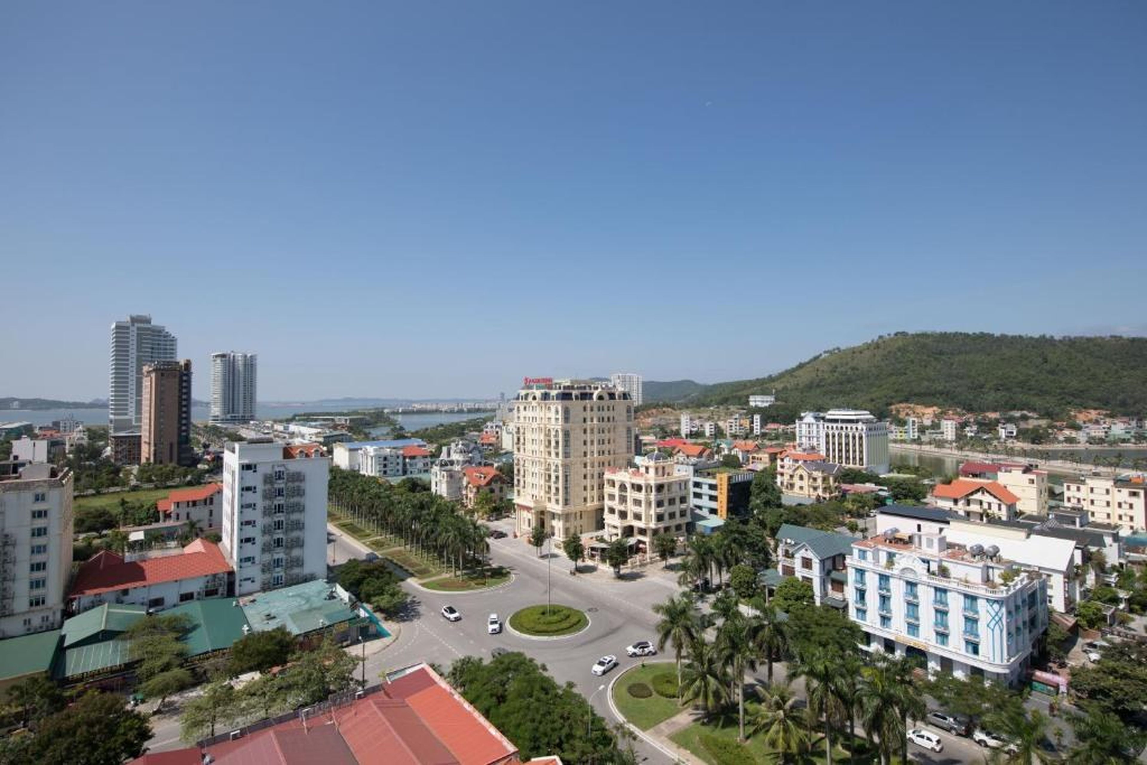 D'Lecia Ha Long Hotel - Hình 35