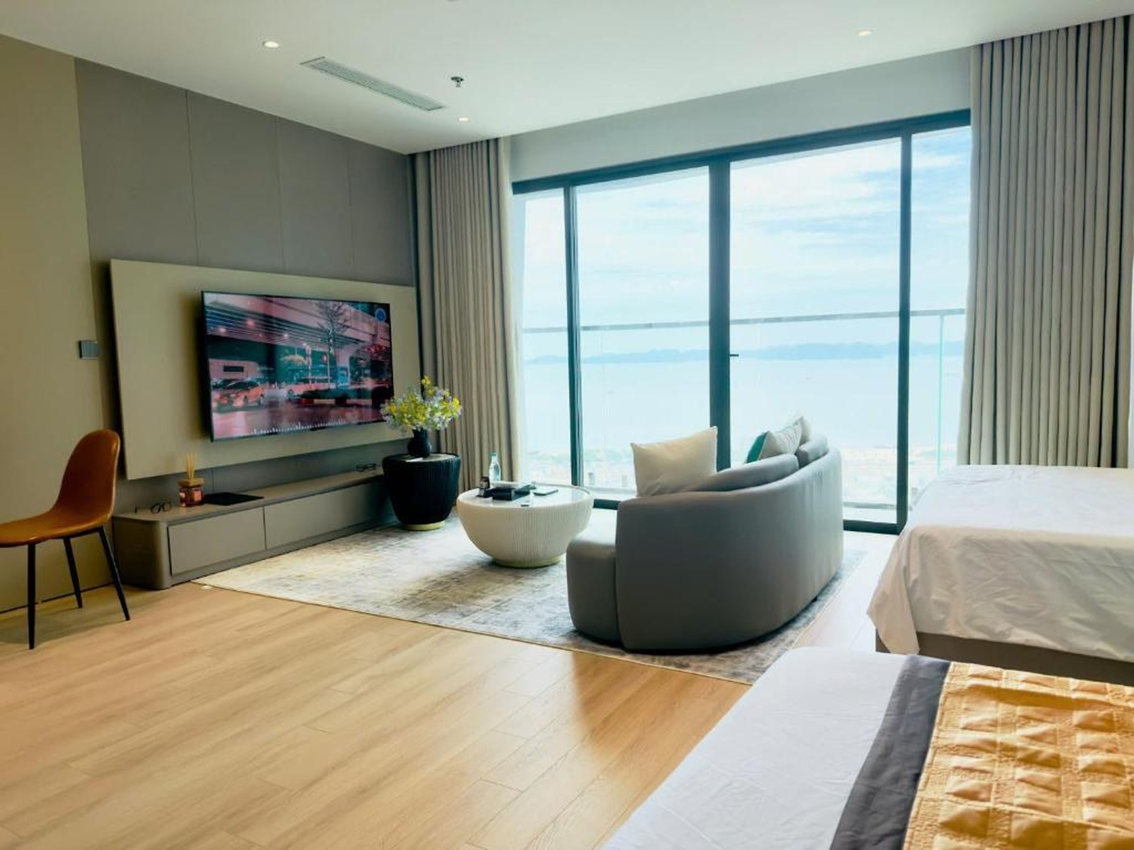The Holiday Hạ Long-Bay Chill - Hình 6