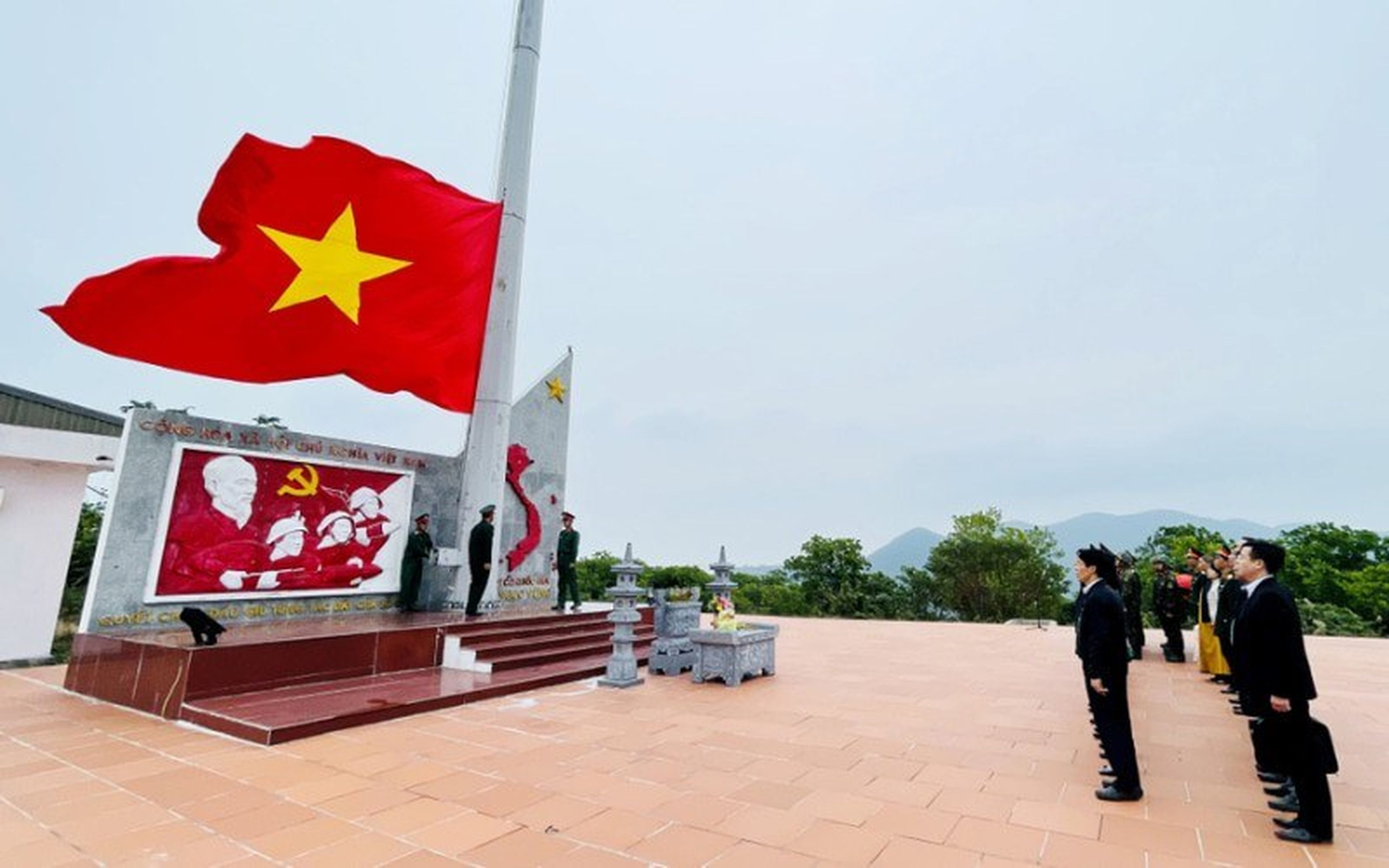 Khám phá đảo Ngọc Vừng: Vùng đất lịch sử với cảnh sắc hùng vĩ - Hình 2