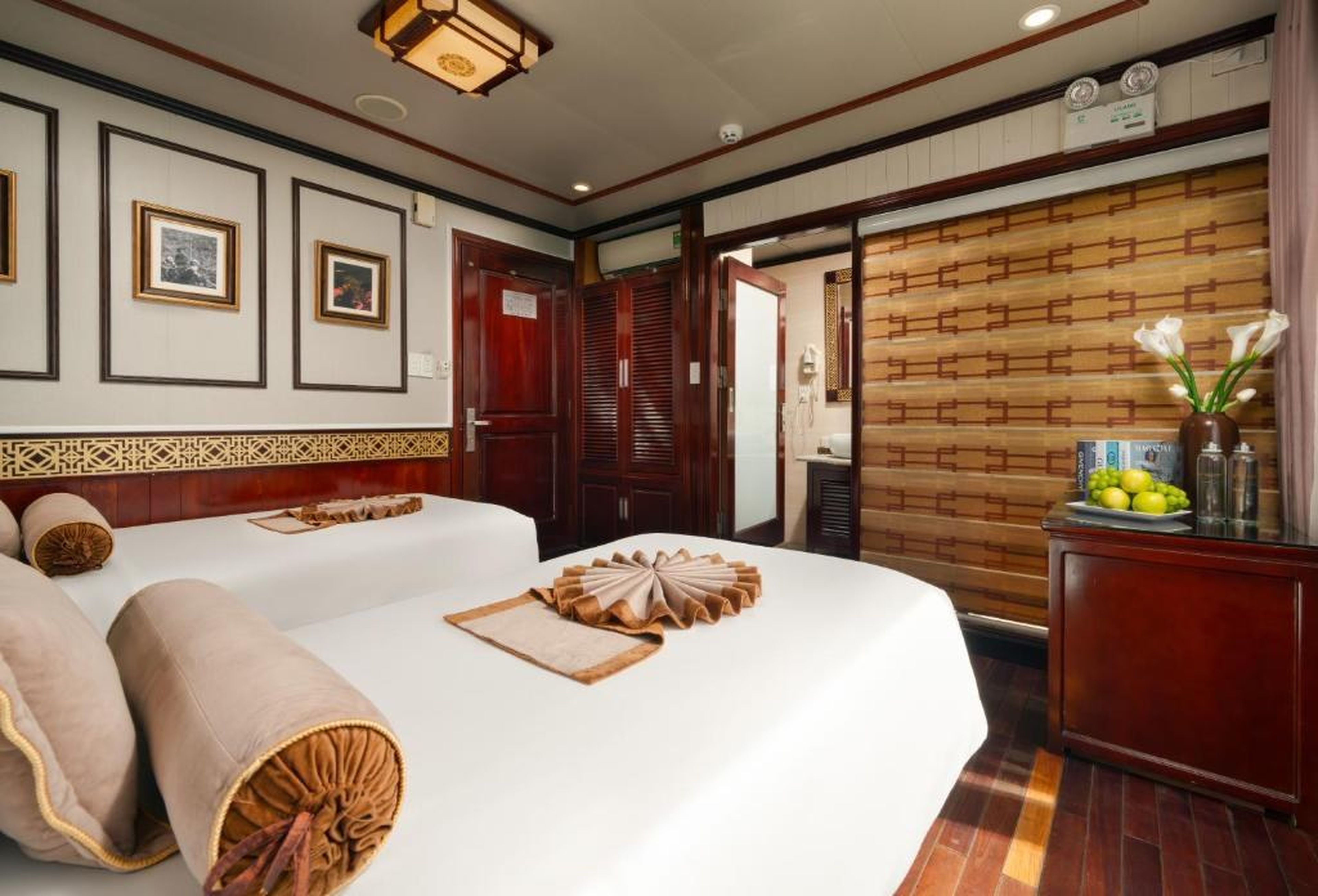 Swan Cruises Halong - Off-the-Beaten-Path Route - Hình 13