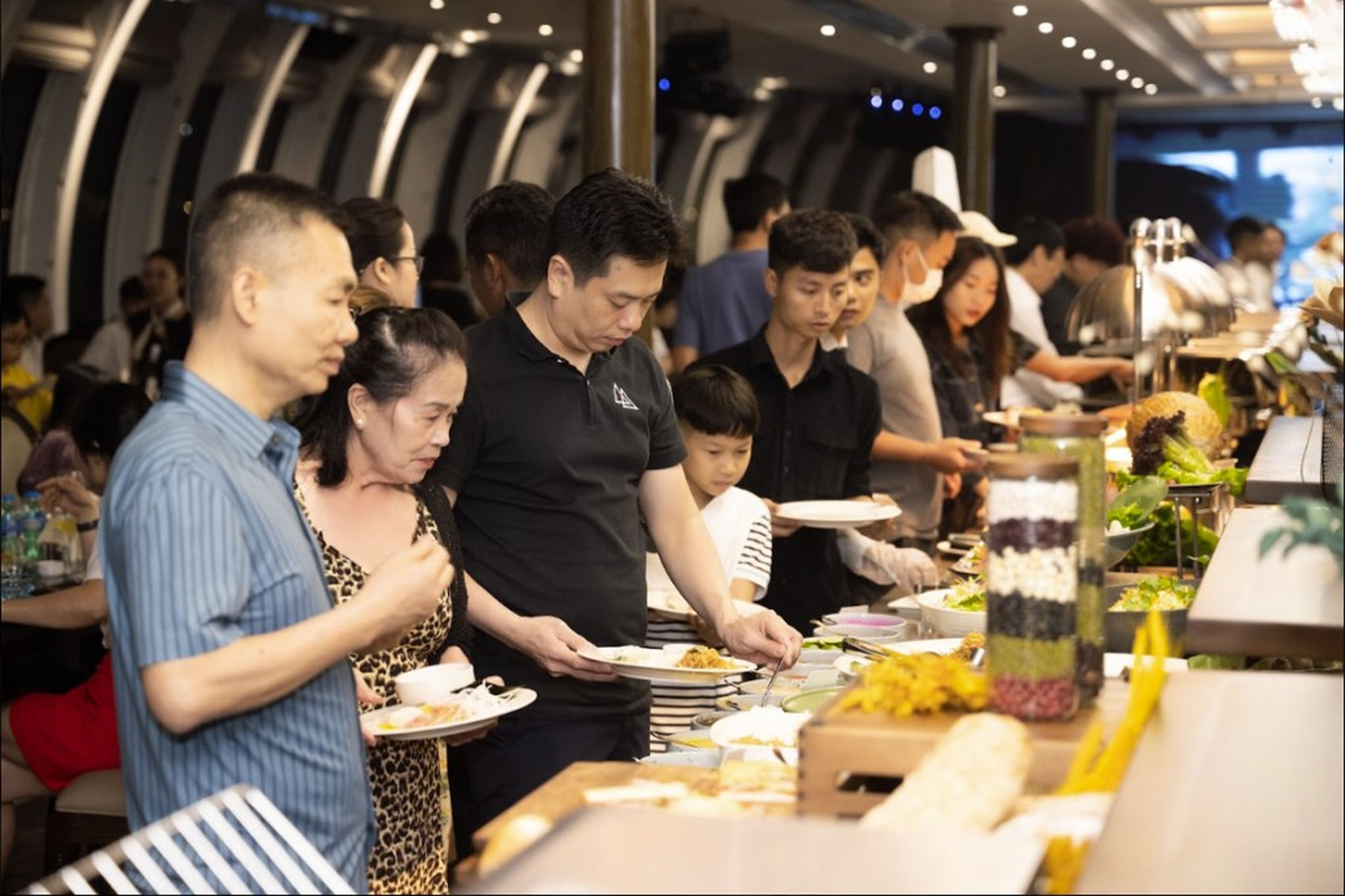 Ha Long: The Answer to the “Less Travel, More Experiences” Trend - Hình 2