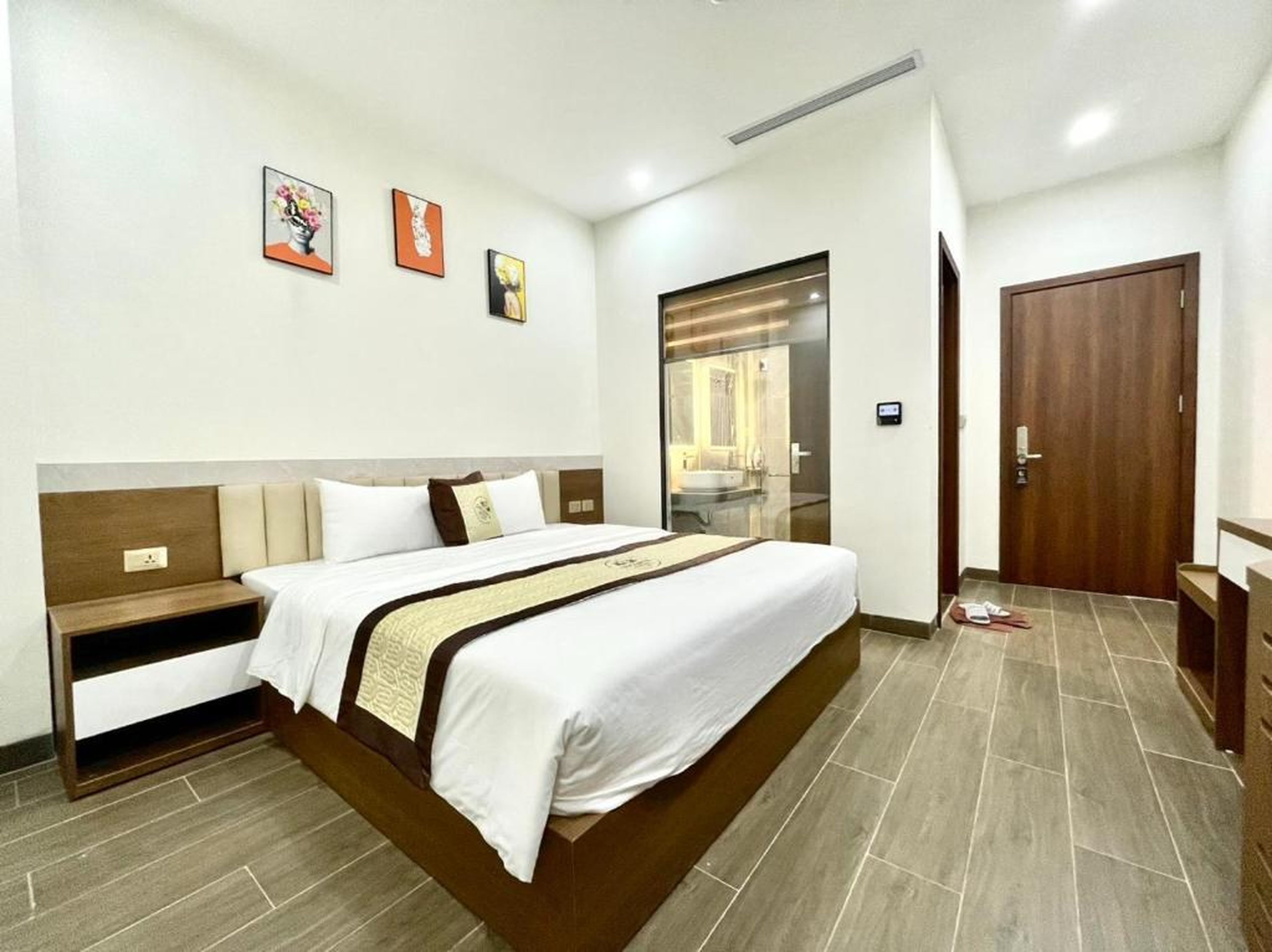 Lucasta Hotel Ha Long - Hình 33