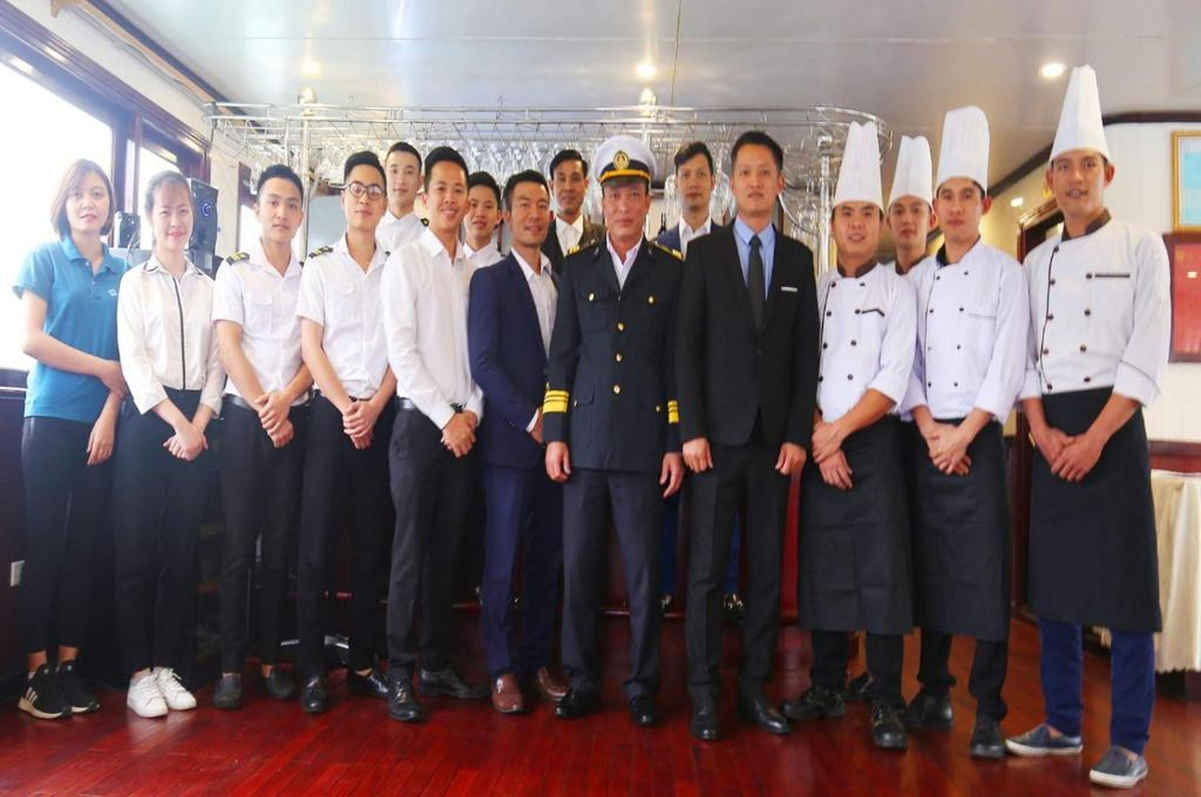 Halong Sapphire Cruises - Hình 1