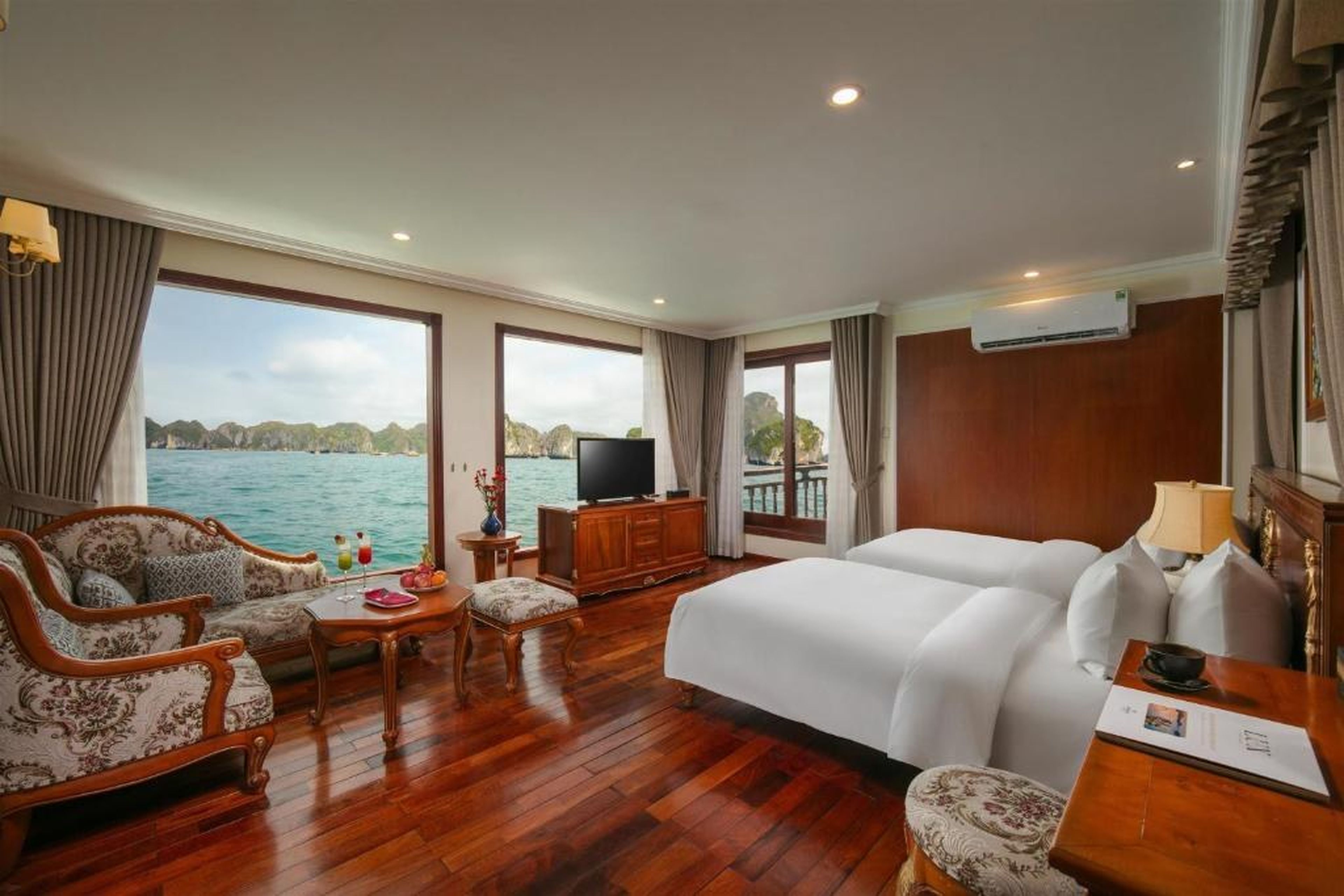 Emperor Cruises Legacy Ha Long - Hình 5
