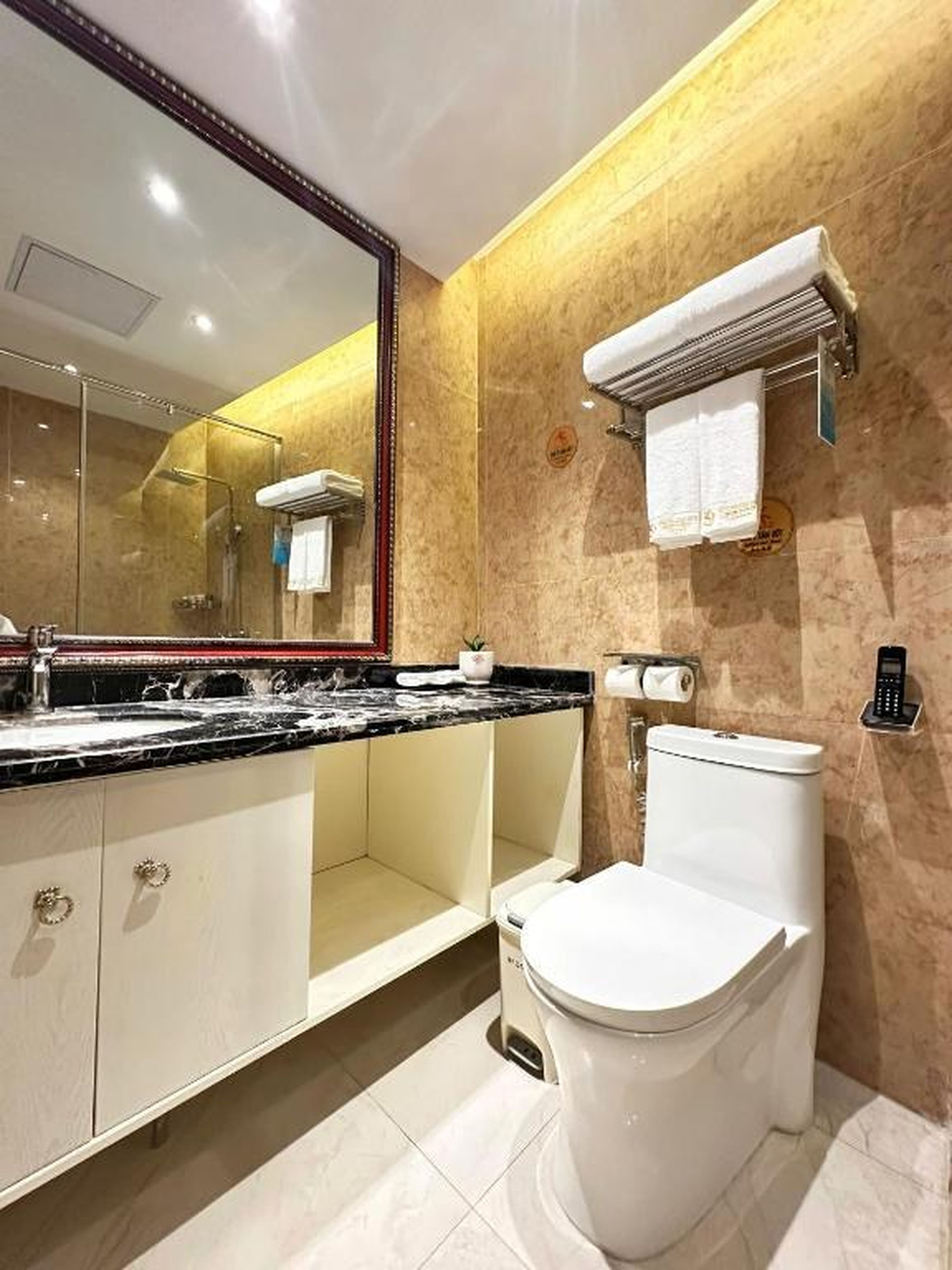 Hồng Vận Grand Hotel Móng cái - Hình 24