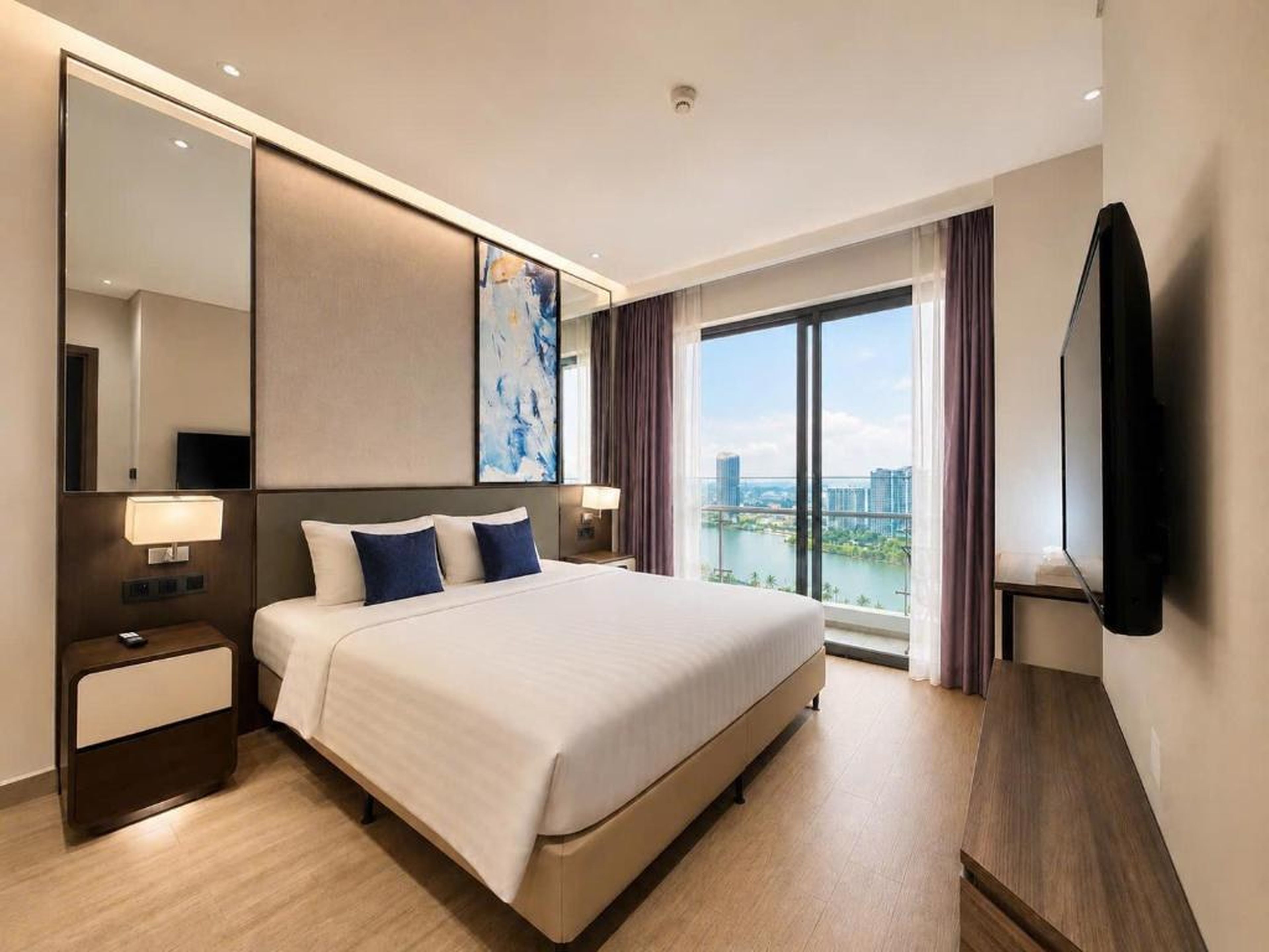 Lumia Homestay Sunset at Citadines Ha Long - Hình 4
