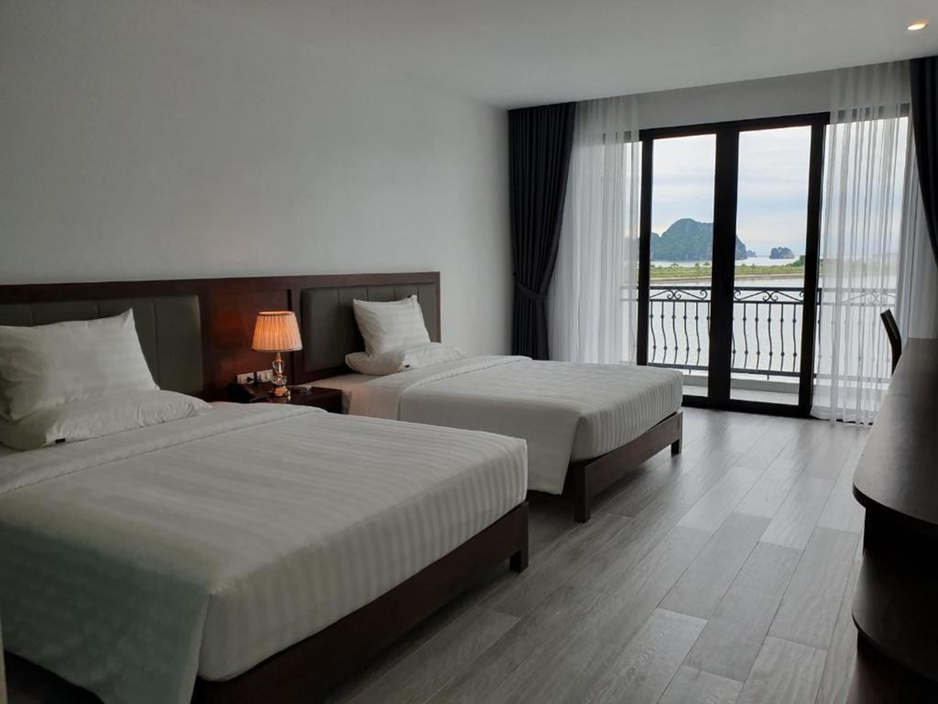 Ha Long Bay TC Hotel - Hình 2