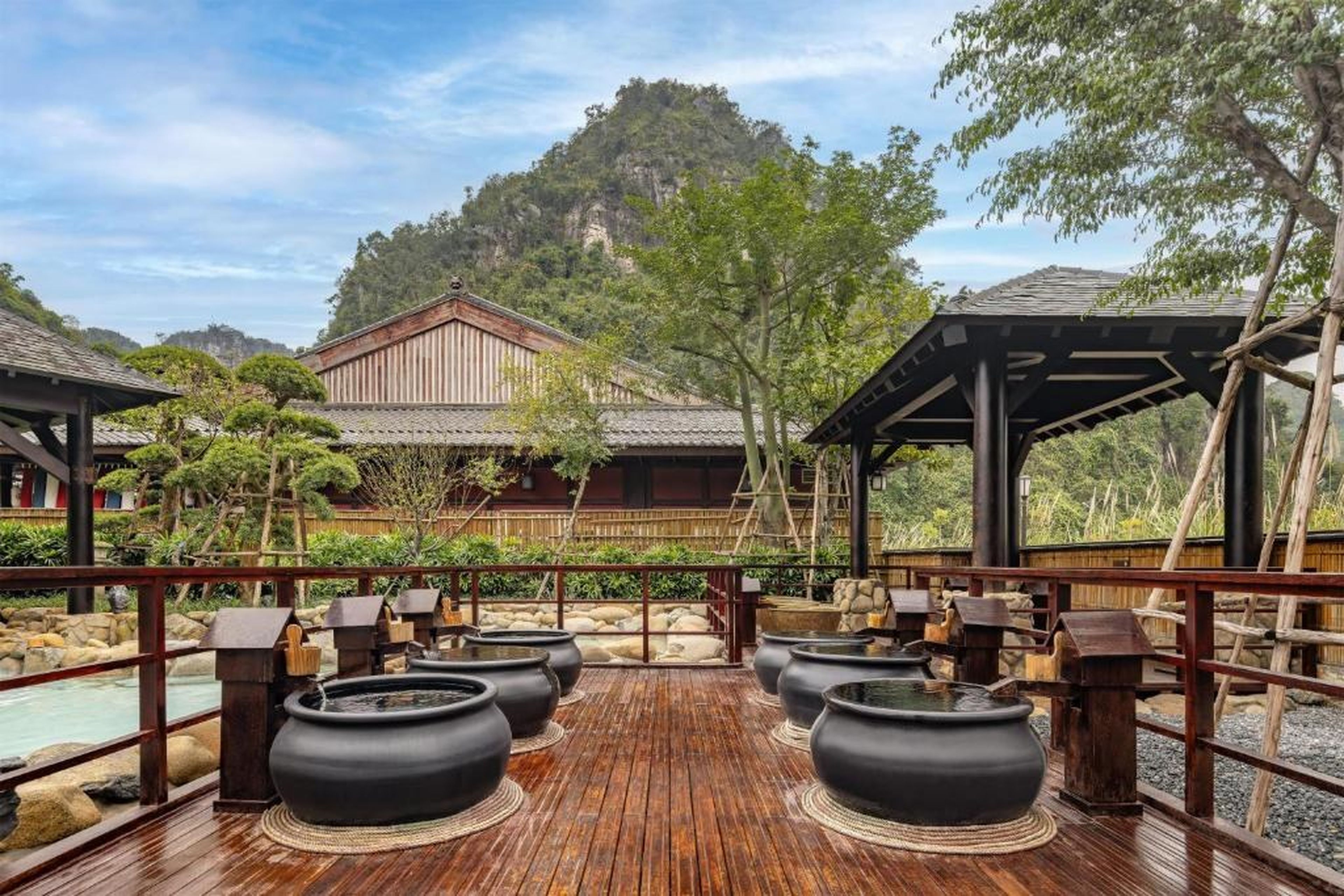 Hilton Quang Hanh Onsen Resort - Hình 10
