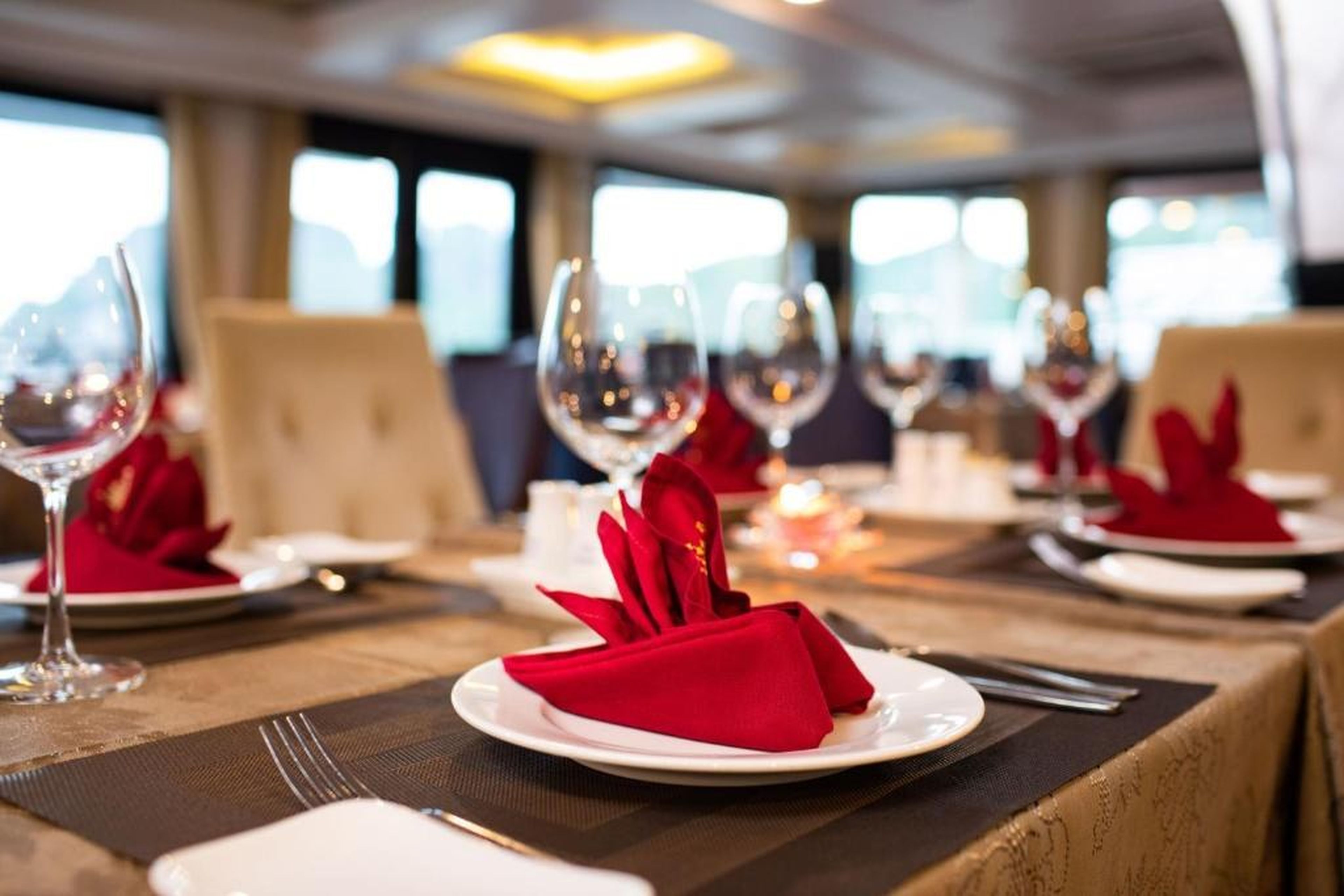 Alisa Cruise Halong - Hình 4