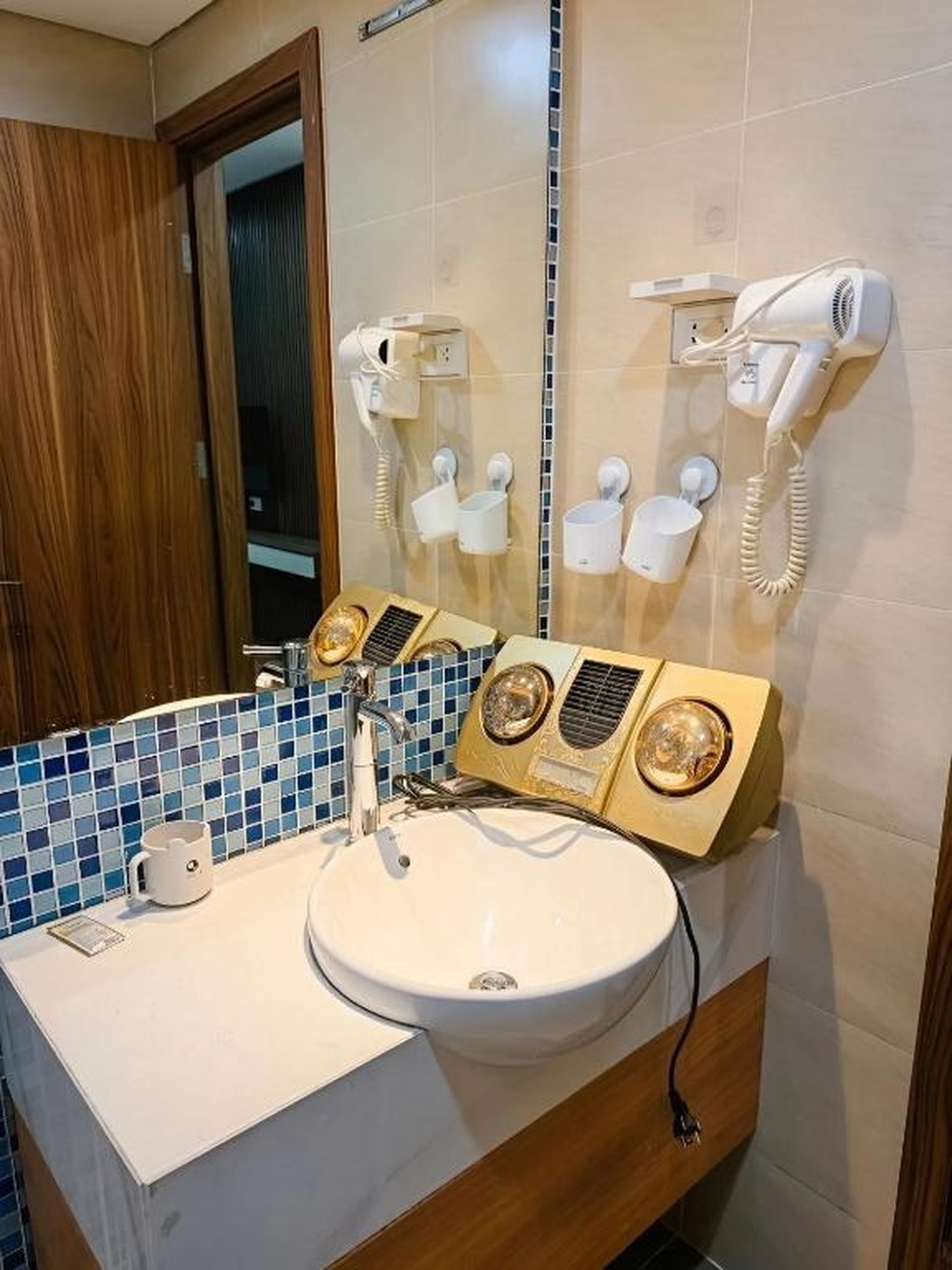 Spacious 2BR Apartment in Hon Gai Center, Ha Long - Hình 49