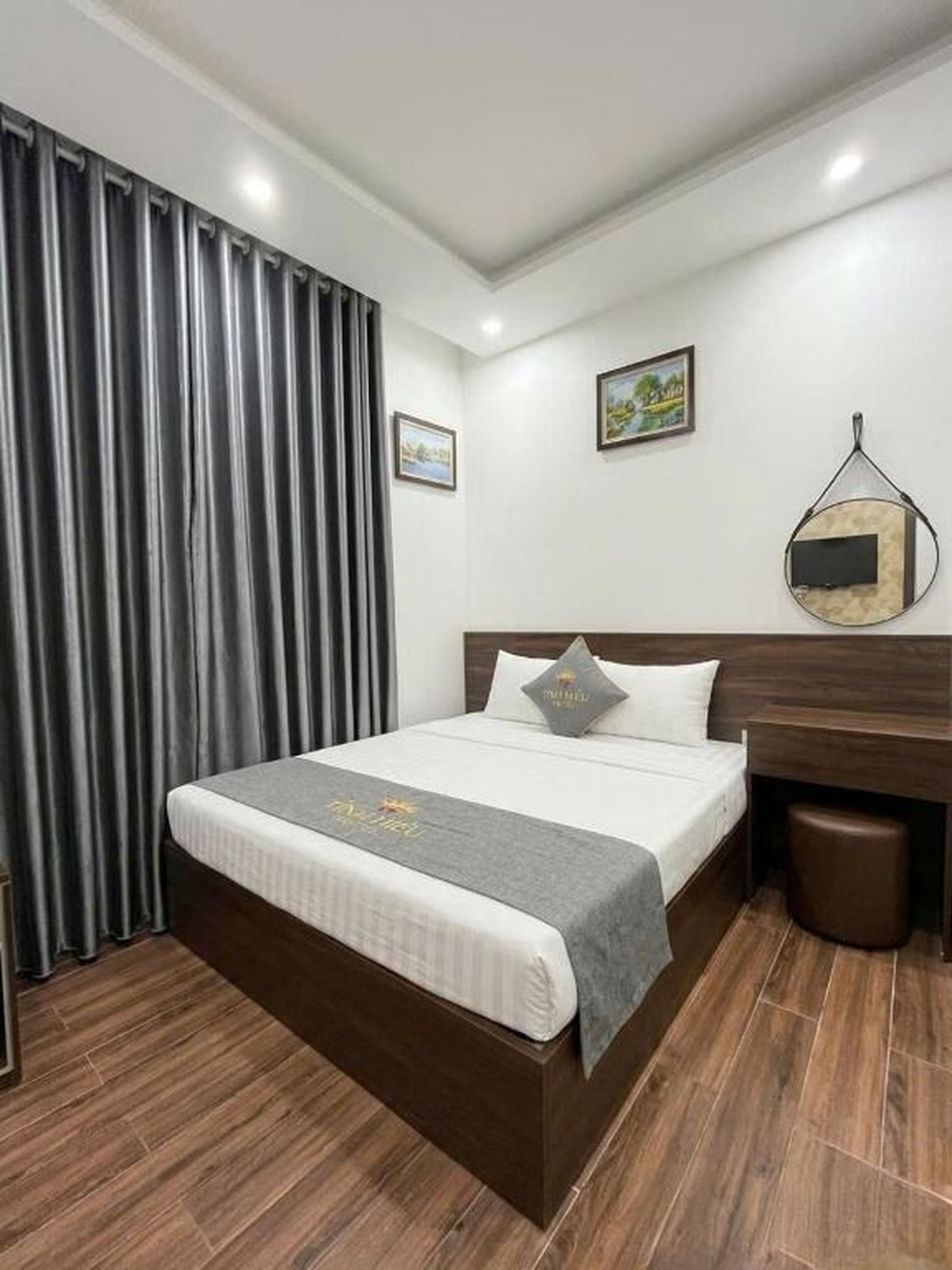 TH Hotel 7 màu - Hình 9