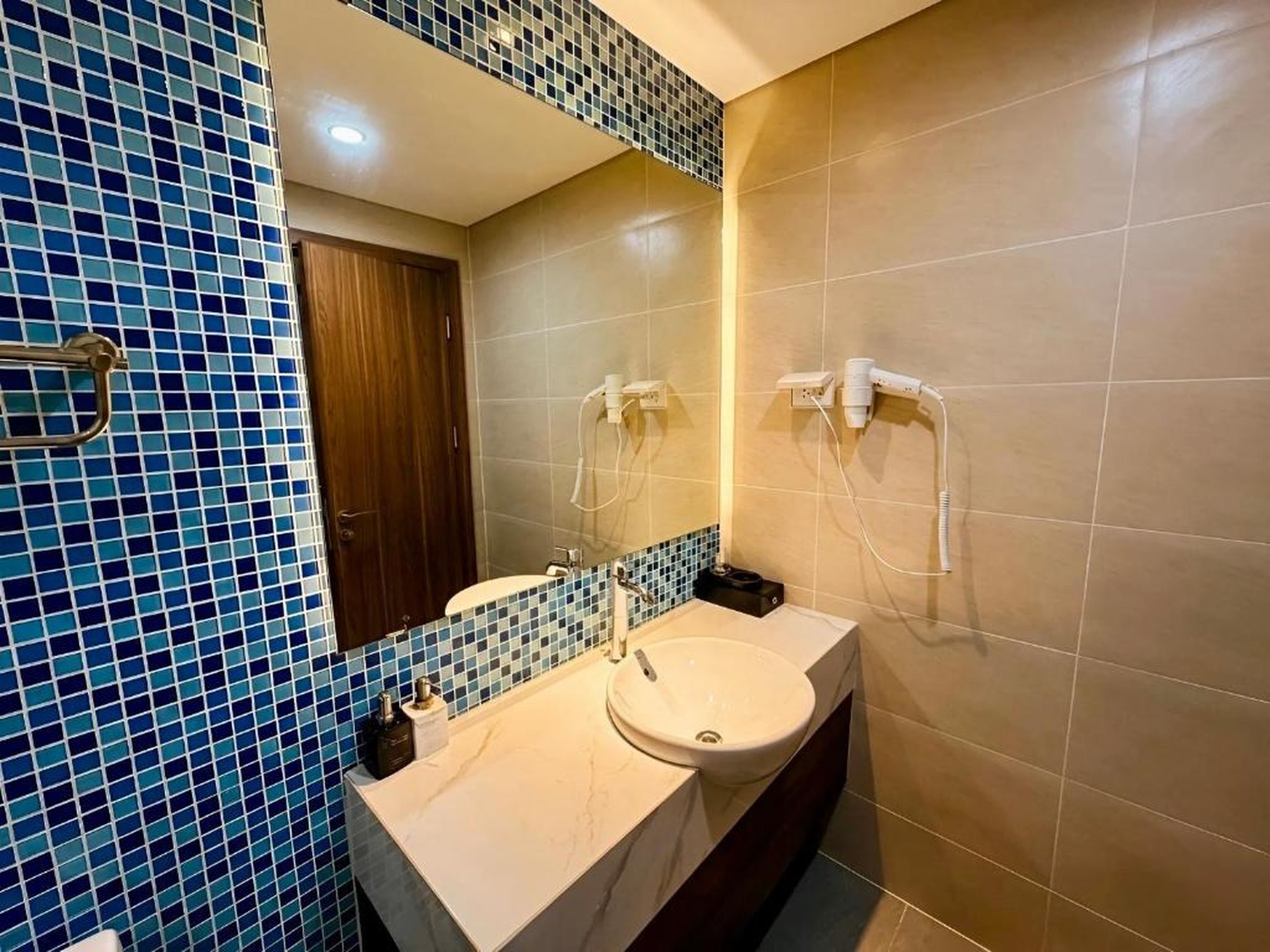 Spacious 2BR Apartment in Hon Gai Center, Ha Long - Hình 18