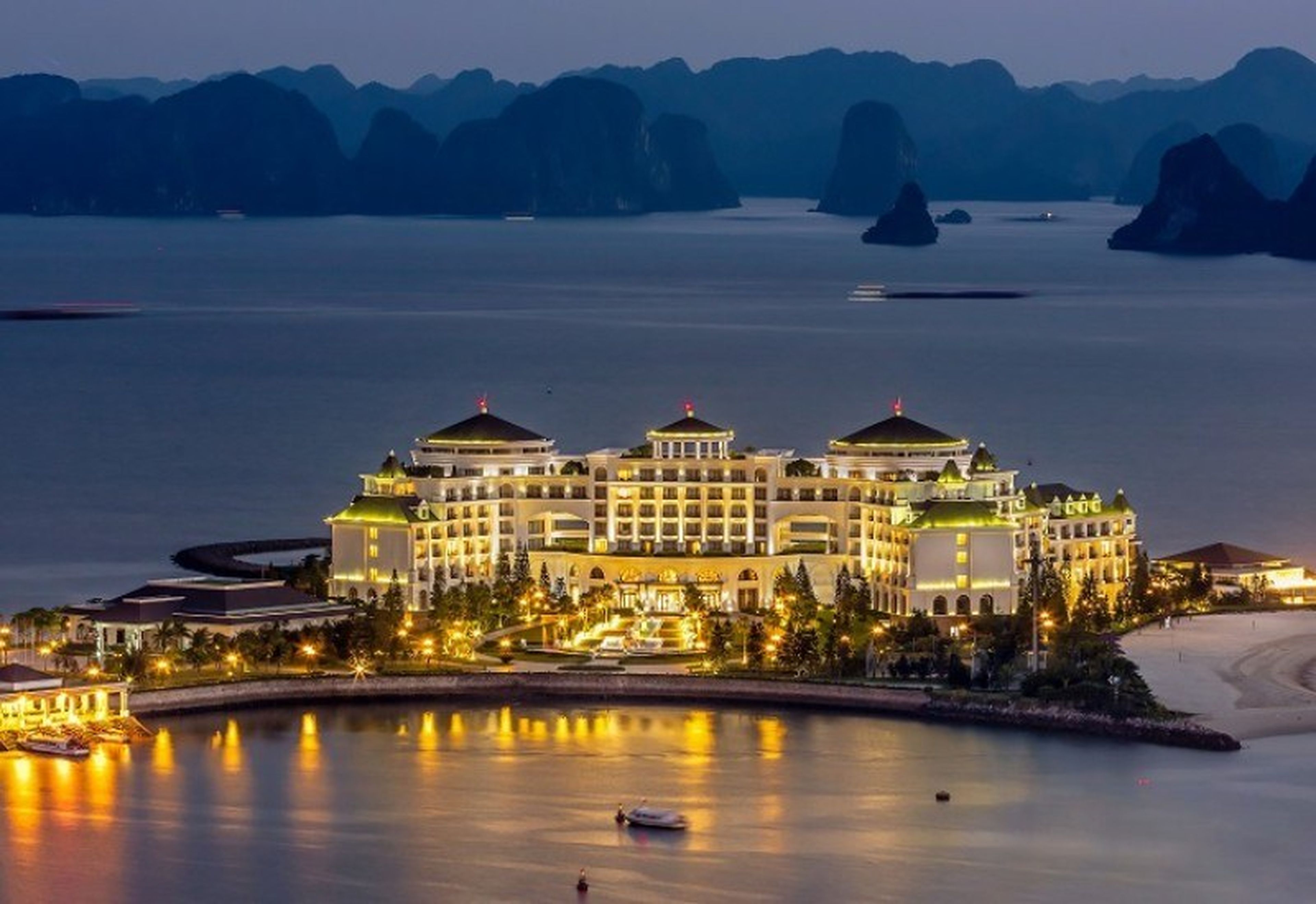 Kinh nghiệm du lịch Vịnh Hạ Long 2026: Giá vé & Lịch trình - Hình 26