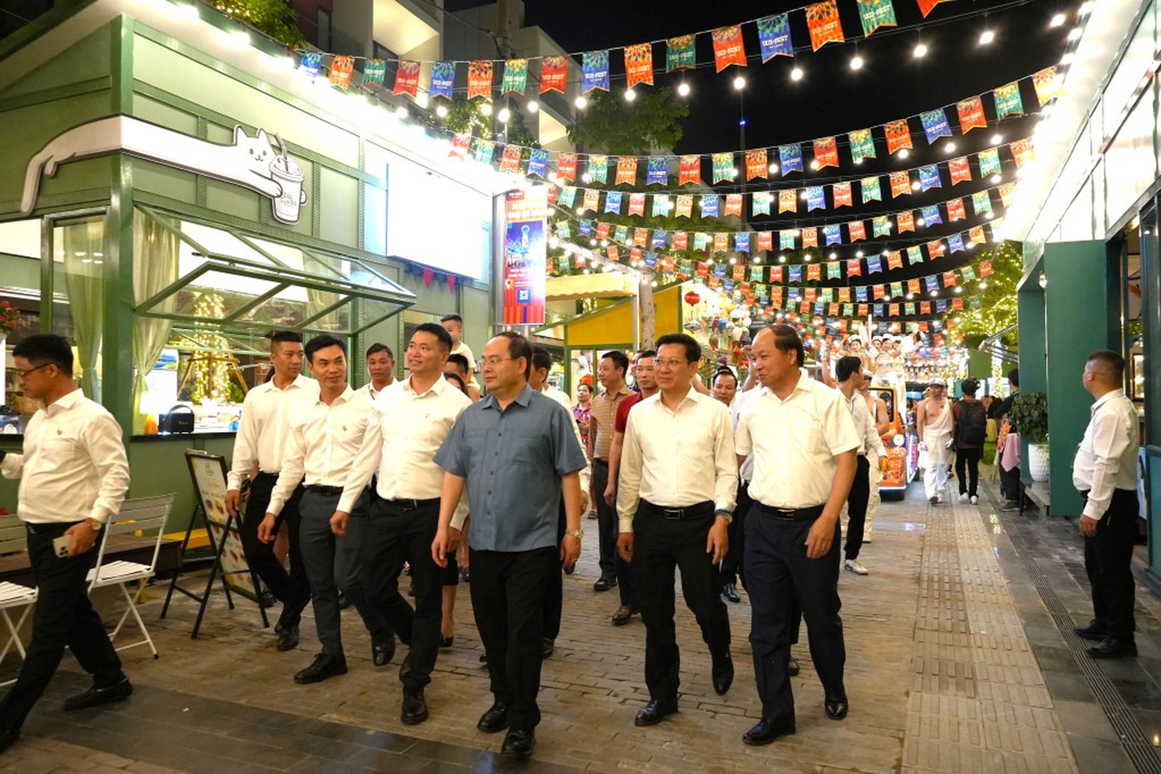Grand opening of the entertainment and culinary complex styled as a “prosperous trading port” - Hình 2