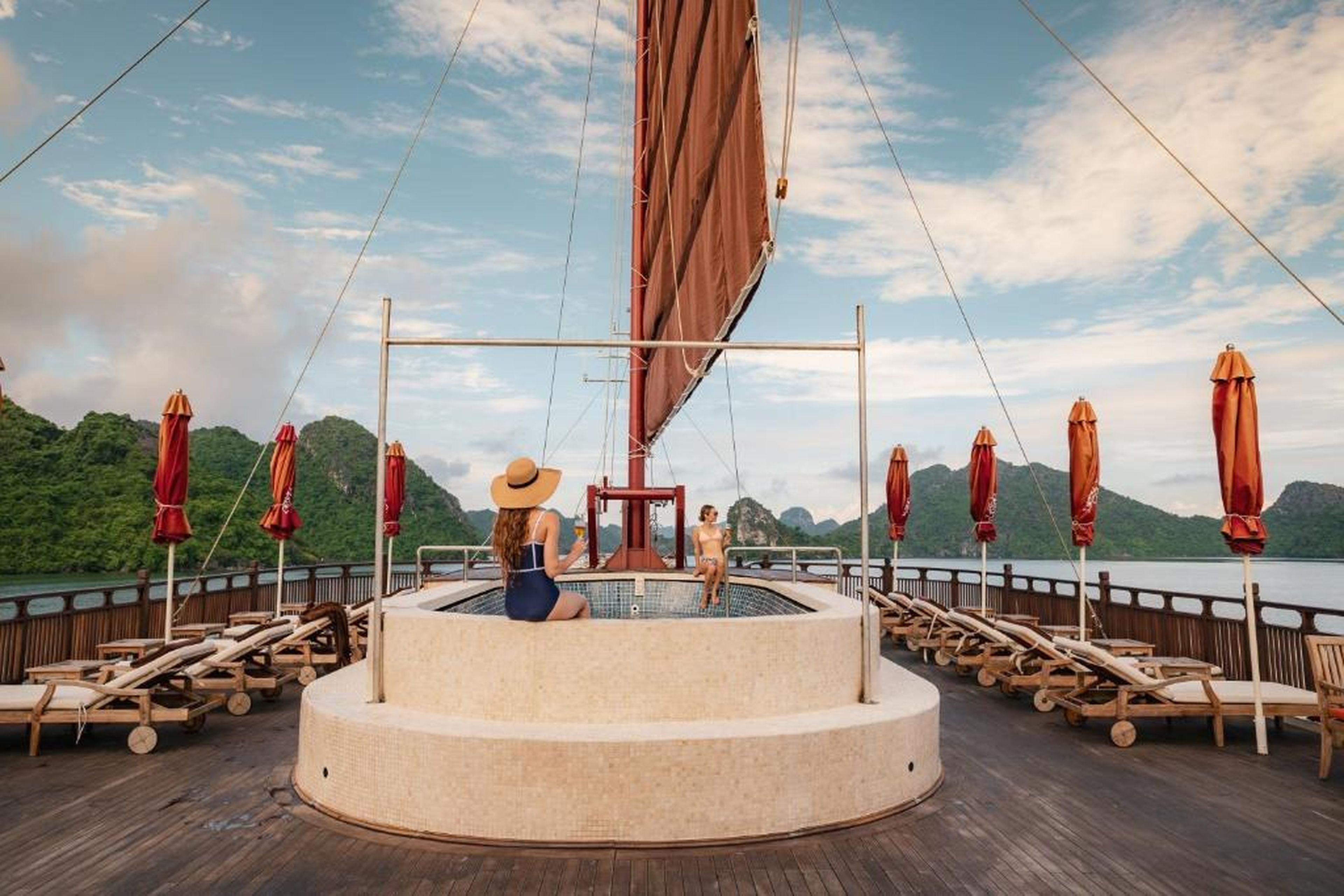 Heritage Line Ginger Cruise - Halong Bay & Lan Ha Bay - Hình 16