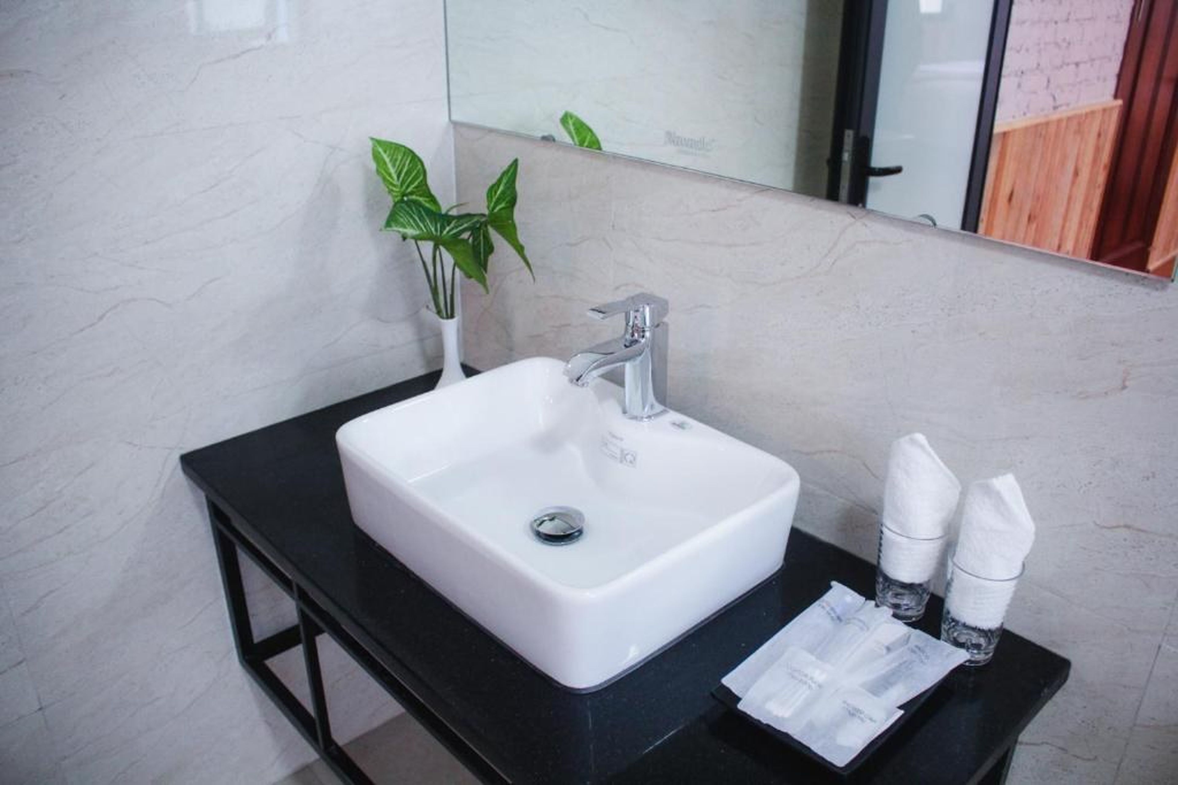 AROMA Ha Long Hotel - Hình 5