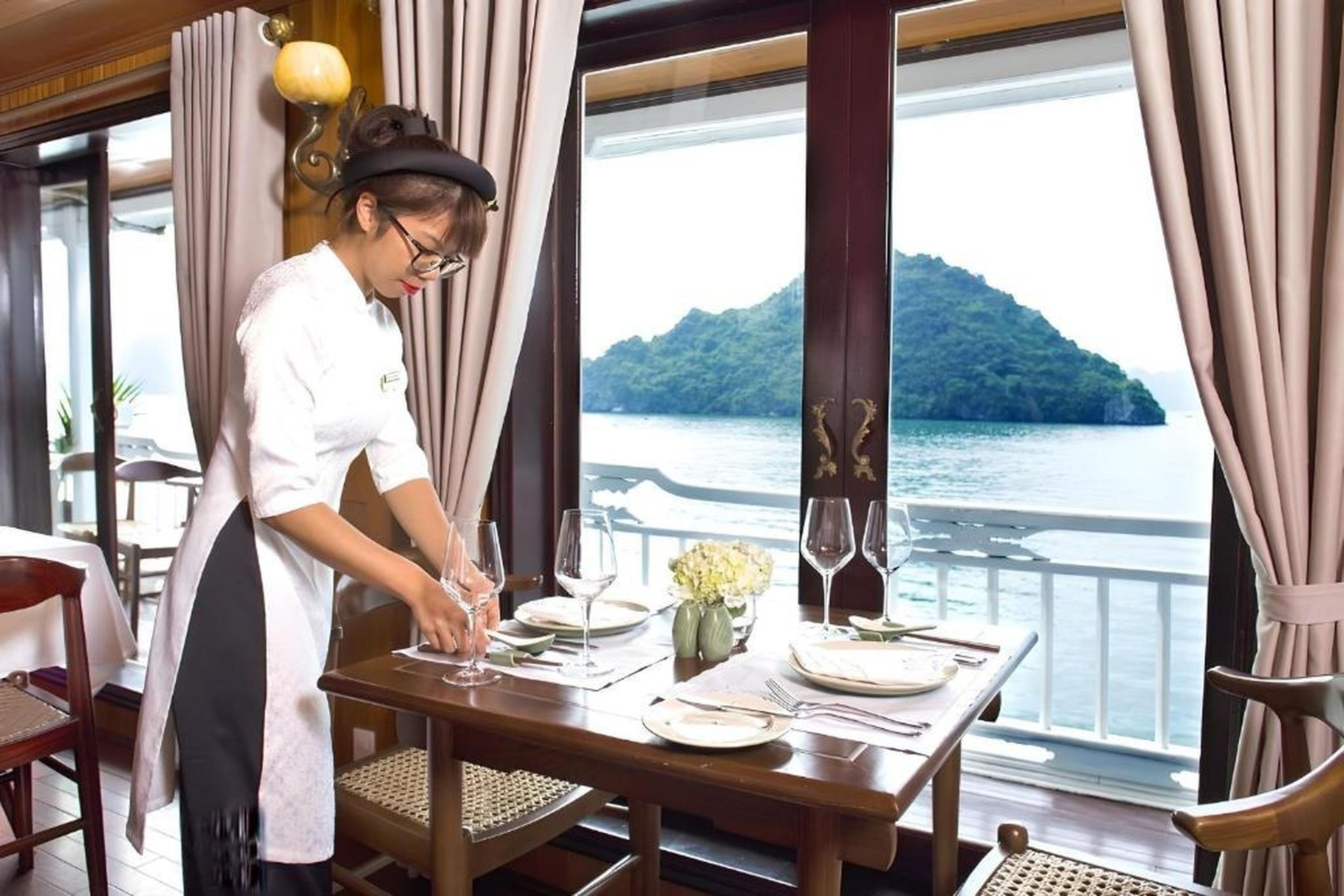 Hera Classic Boutique Cruise - Hình 10
