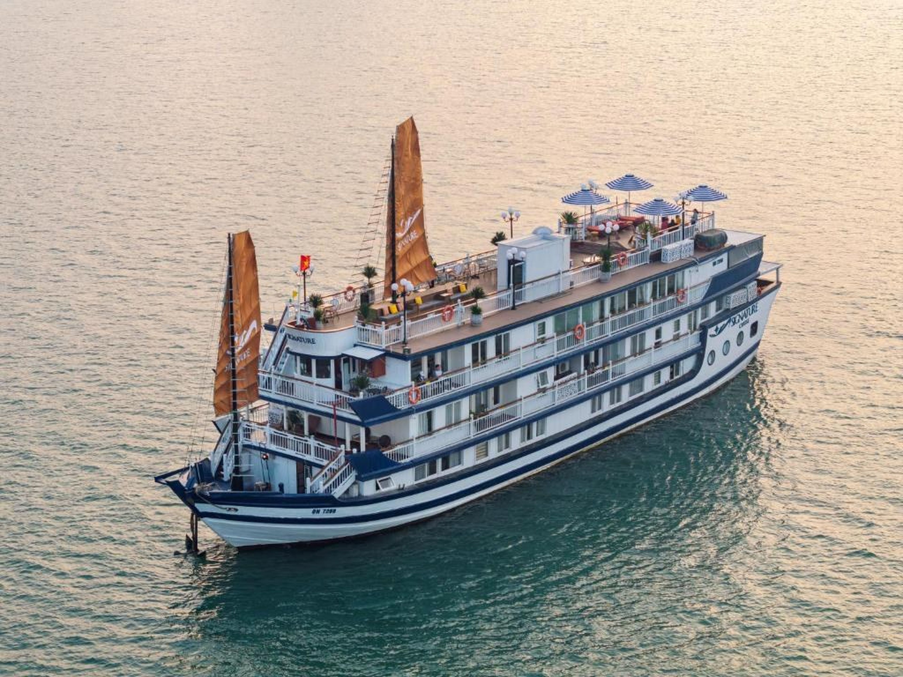 Signature Royal Halong Cruise - Hình 8