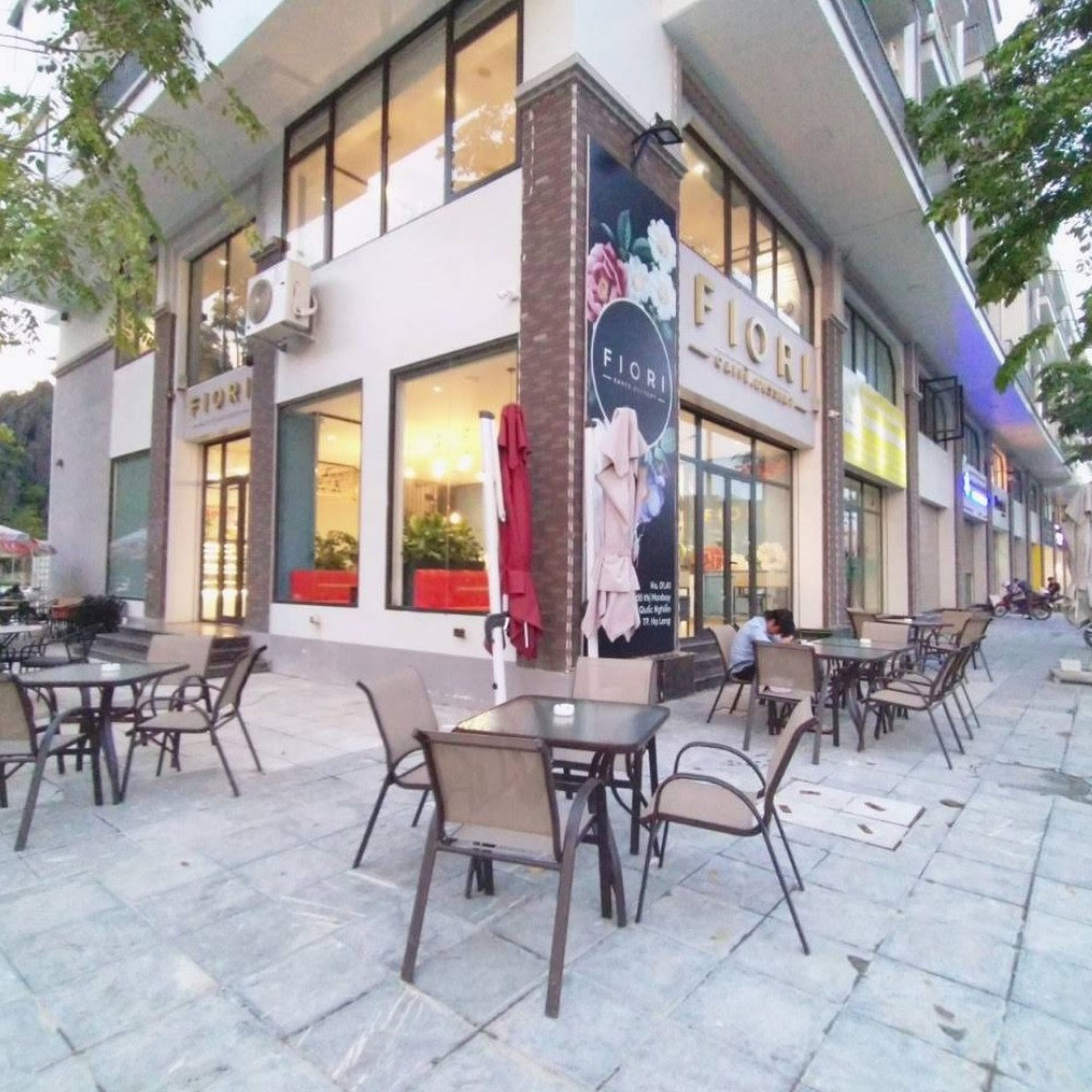 Fiori Caffe Dessert - Có một trời Âu xinh đẹp giữa lòng Hạ Long - Hình 3