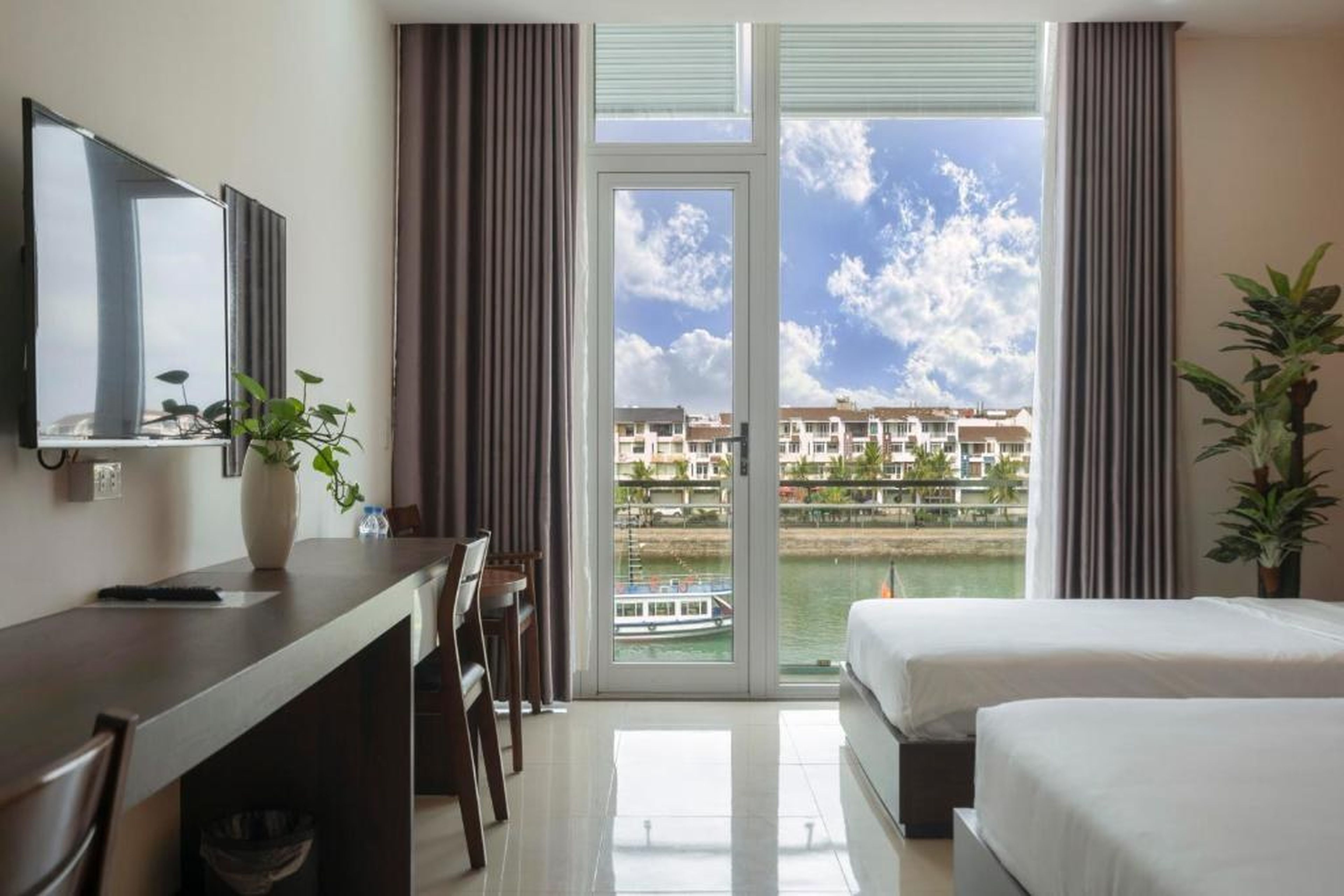 COCO Tuan Chau Hotel - Hình 2
