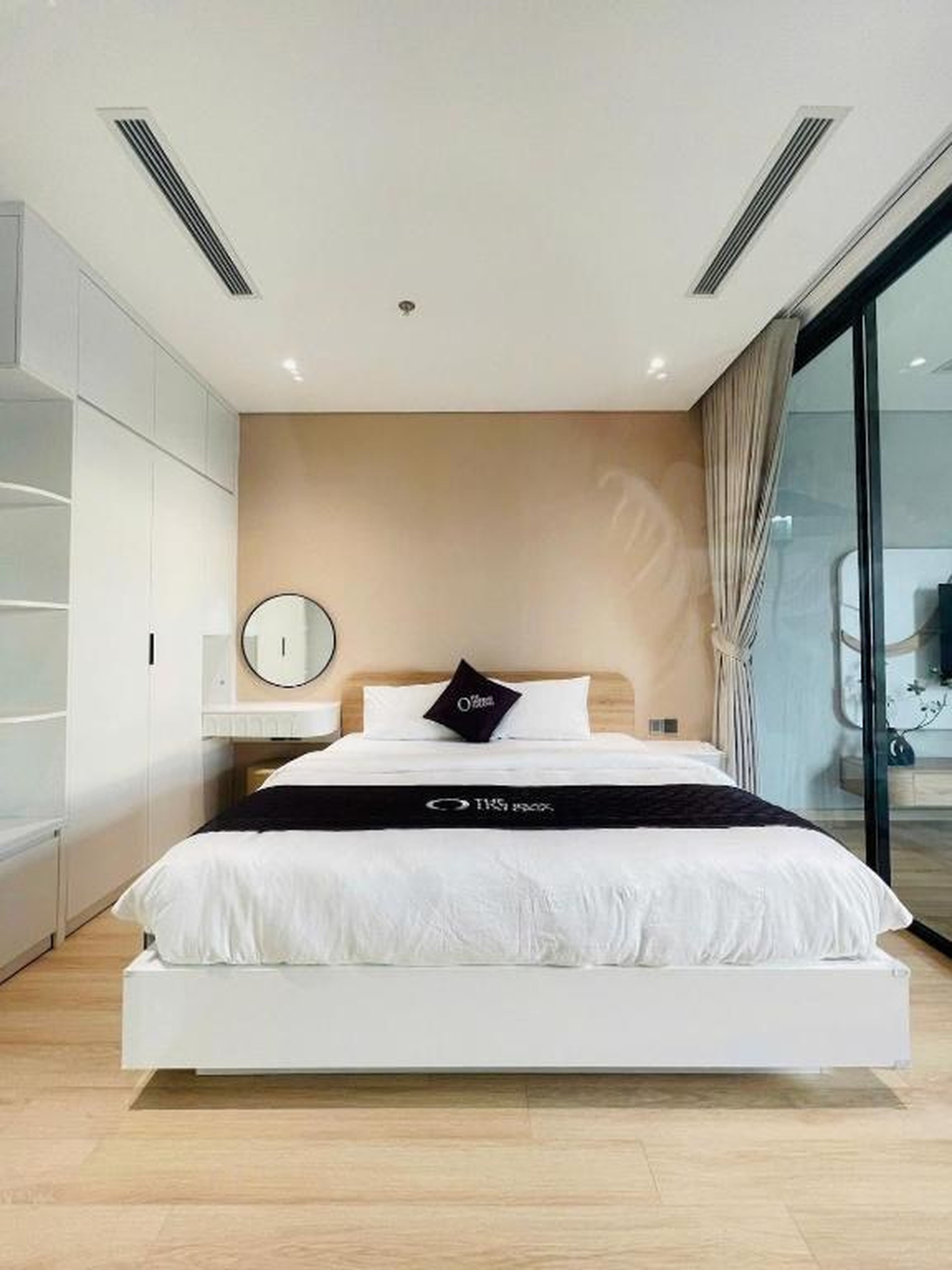 High-rise apartment with ocean view at The Holiday Ha Long - Hình 18